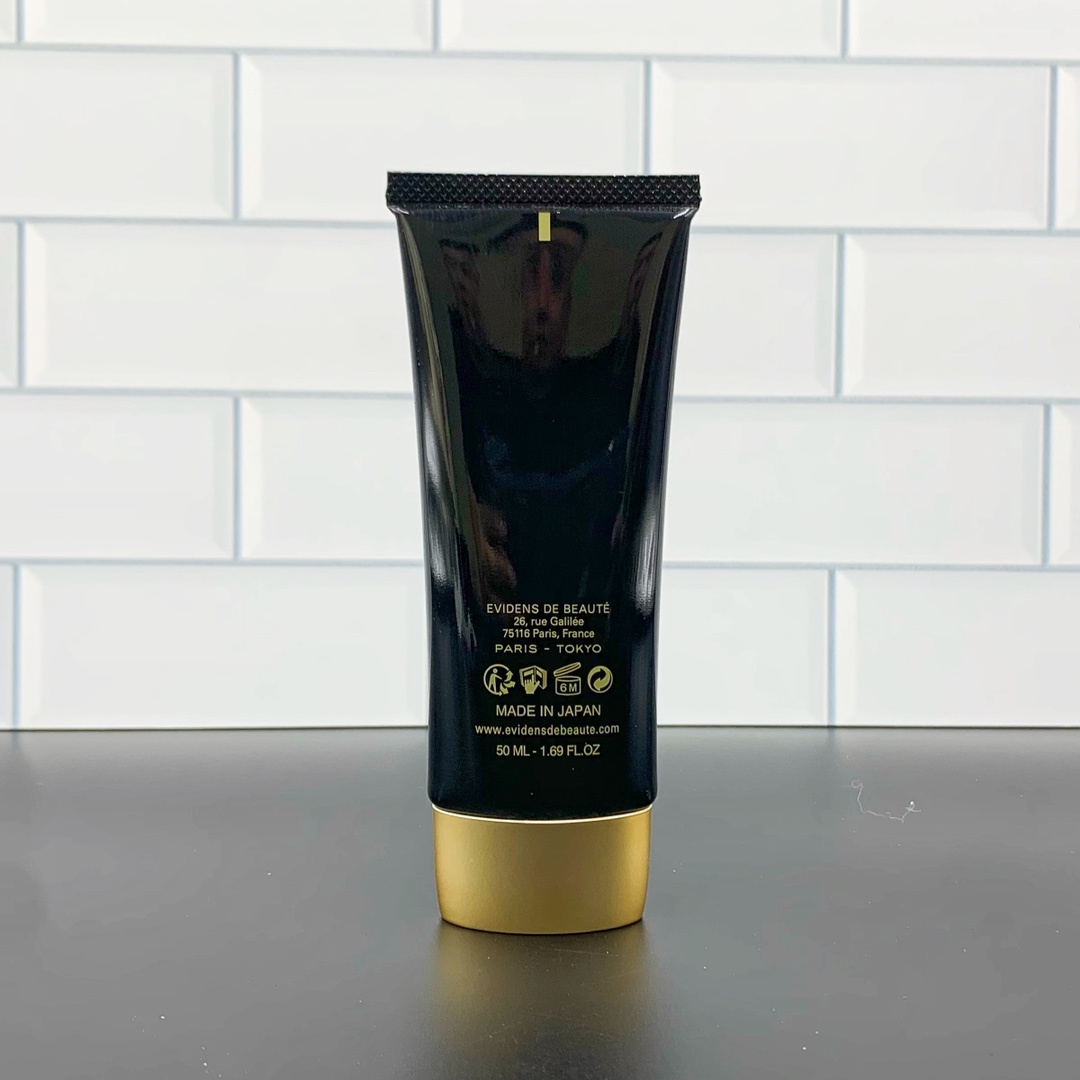 一比一/30💰
可配中文标+官网防伪✔️伊菲丹三重精华防晒霜50ml！超防晒还能·养肤还能·抗衰老！不愧是内外兼修的伊菲丹三重胶原精华防晒50ml，伊菲丹三重胶原全面隔离防晒霜，贵妇精品防晒。
✅全光谱御光SPF50 PA++++超强防晒
✅轻薄不粘腻，成膜快不搓泥，南法高定香氛
✅专属精华养肤，修护光损伤，抗氧提亮，水润紧致
防晒更养肤!适合所有肤质使用!尤其是敏感肌~