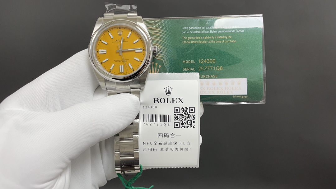 Clean🌐劳力士蚝式恒动系列126300定制版三码合一附带NFC感应卡,腕表⌚️编码26Z771Q8,腕表⌚️扣码U9G,直径41mm,唯一对色面版,斜边凌角边面钉,品质保证
真正原装正品手表一比一开发的极限复刻!
超越市场任何厂家版本! 细节拉满
采用正3230一体机芯!一档机芯没有日历空档位,字面颜色和原装没色差,采用斜角丁设计精工打磨,字面业内顶端技术印刷技术,原装一致超立体指针无毛边,七种原装彩色表盘可选!
顶级做工,品质超绝!
深度还原,与Zp相似高达98%!一起“一劳永逸”
采用原版正3230机械机芯,超卓性能,高效稳定。
表壳表圈表扣表带均为904L蚝式钢,高抗腐蚀性能~超有质感,佩戴起来耐用,三格链节舒适度佳,认准C厂品质,品质保证,腕表⌚️编码26Z771Q8,腕表⌚️扣码U9G,三码合一附带NFC,高品质,高端版本
圆拱型外圈搭配上对版的彩色表盘,非常独特的设计,令腕表更易识别,读时更易~在光线下会有一种莹润,透亮的感觉# 字体样式 模具均选与ROLEX相同字体,无论字体还是皇冠的水印都没毛刺,很细腻,防刮损蓝宝石玻璃镜面
旋入式表冠,双扣锁双重防水!表扣内侧外侧图标细节同原版激光雕刻工艺,底盖细节也做到了一模一样!瑞士冰蓝色棒状时标夜光,与Zp呈现的夜光一致
尺寸:41mm🌐