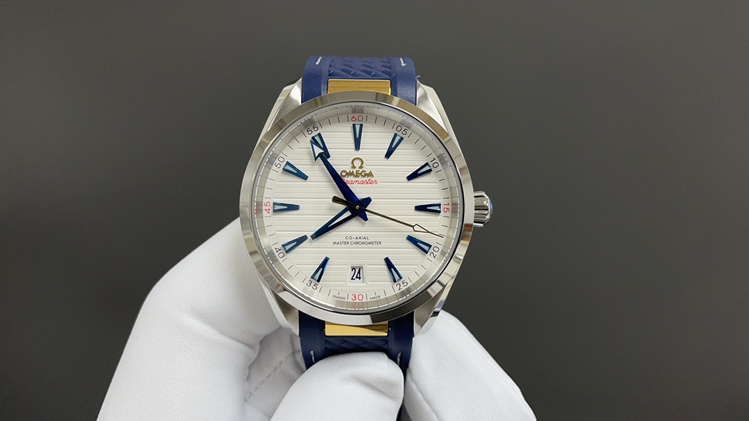 Omega 欧米茄 海马系列 150 强势来袭 采用独家专用8900“双T”6字位黑摆轮 摆幅28800