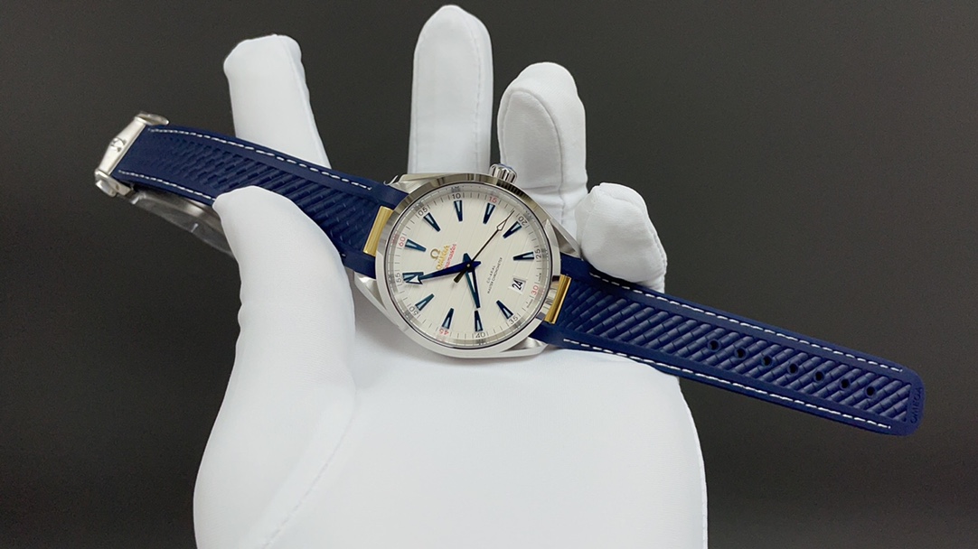 Omega 欧米茄 海马系列 150 强势来袭 采用独家专用8900“双T”6字位黑摆轮 摆幅28800