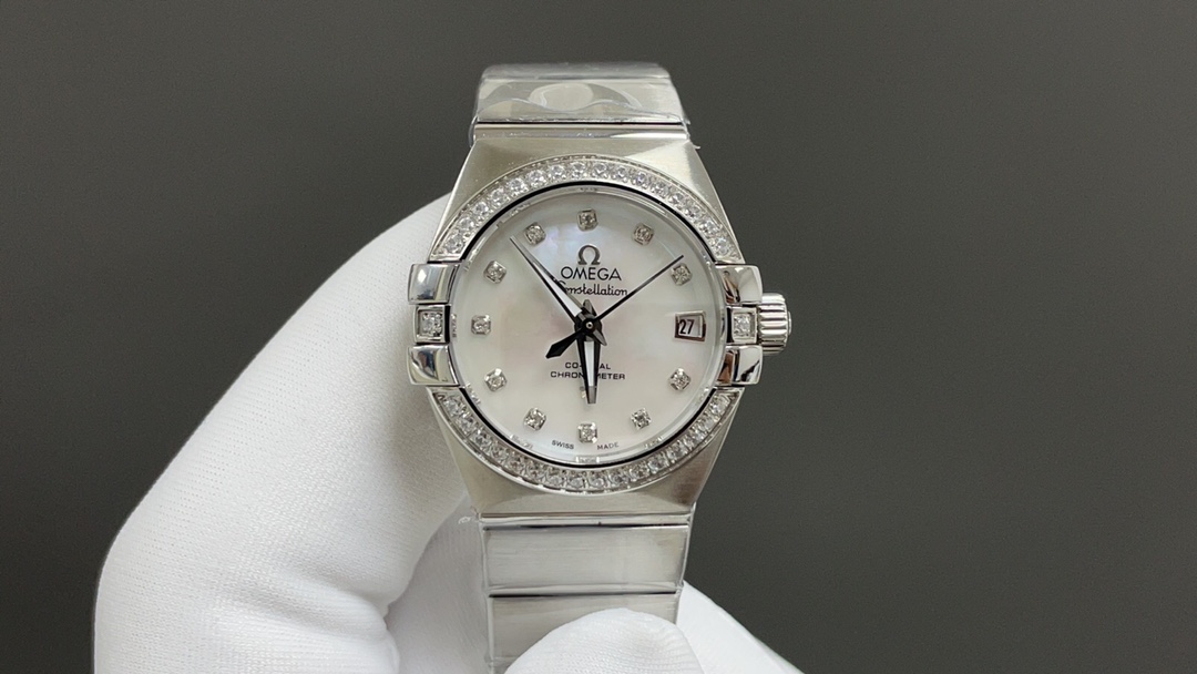 “Omega Constellation Series Watch with 8520 Cores and Blue Mother-of-Pearl Dial in 2070” - 图片 3