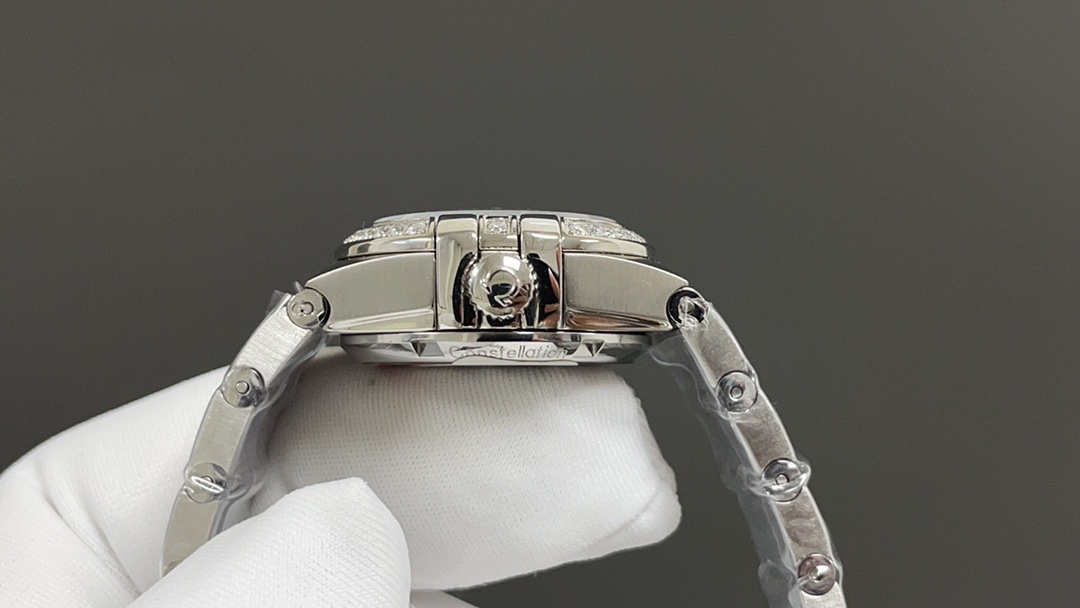 “Omega Constellation Series Watch with 8520 Cores and Blue Mother-of-Pearl Dial in 2070” - 图片 6