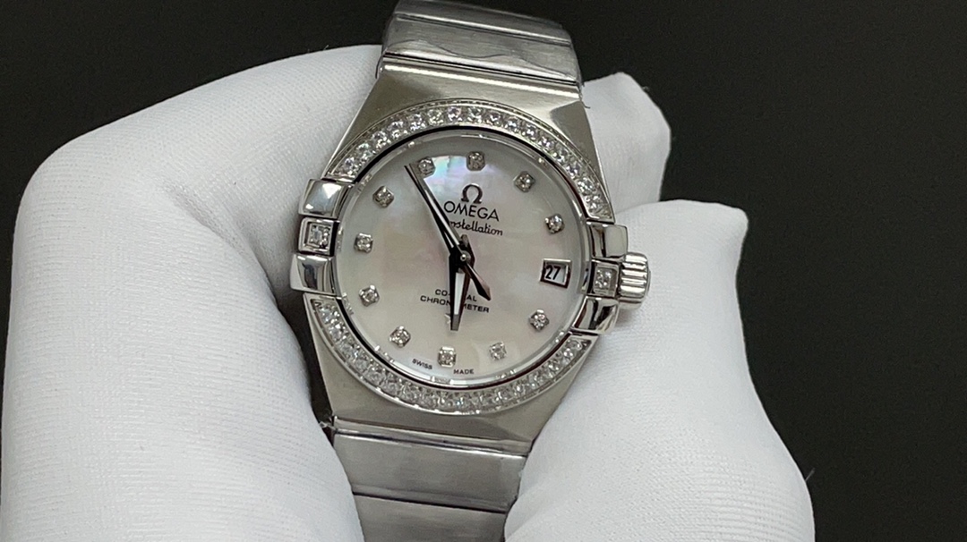 “Omega Constellation Series Watch with 8520 Cores and Blue Mother-of-Pearl Dial in 2070” - 图片 5