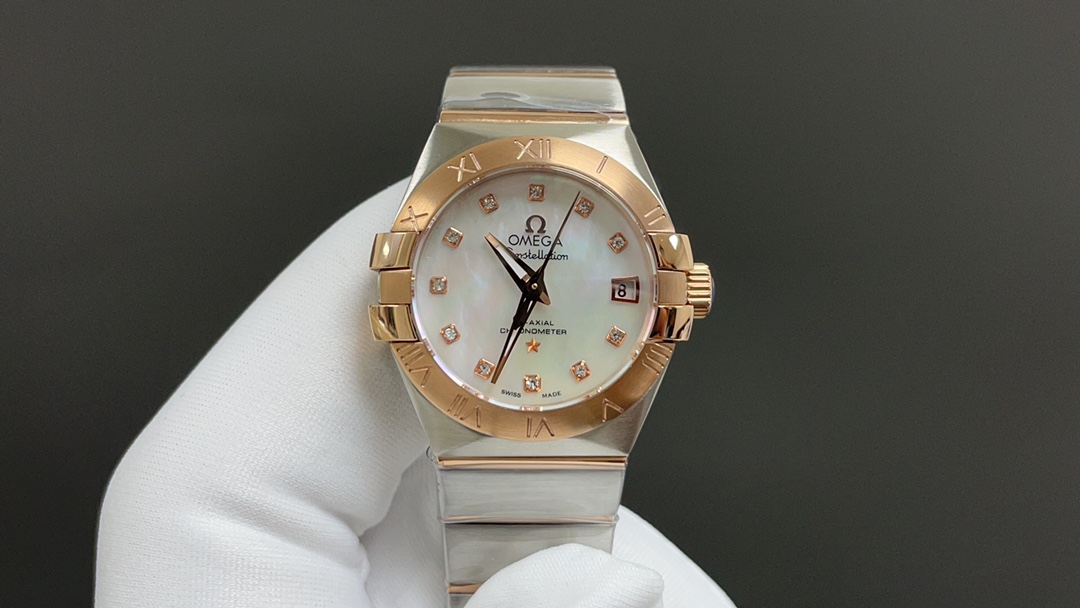 “Omega Constellation Series: Gold Drill 50.PLUMA Watch with 8520 Cores and Blue Mother-of-Pearl Dial” - 图片 2