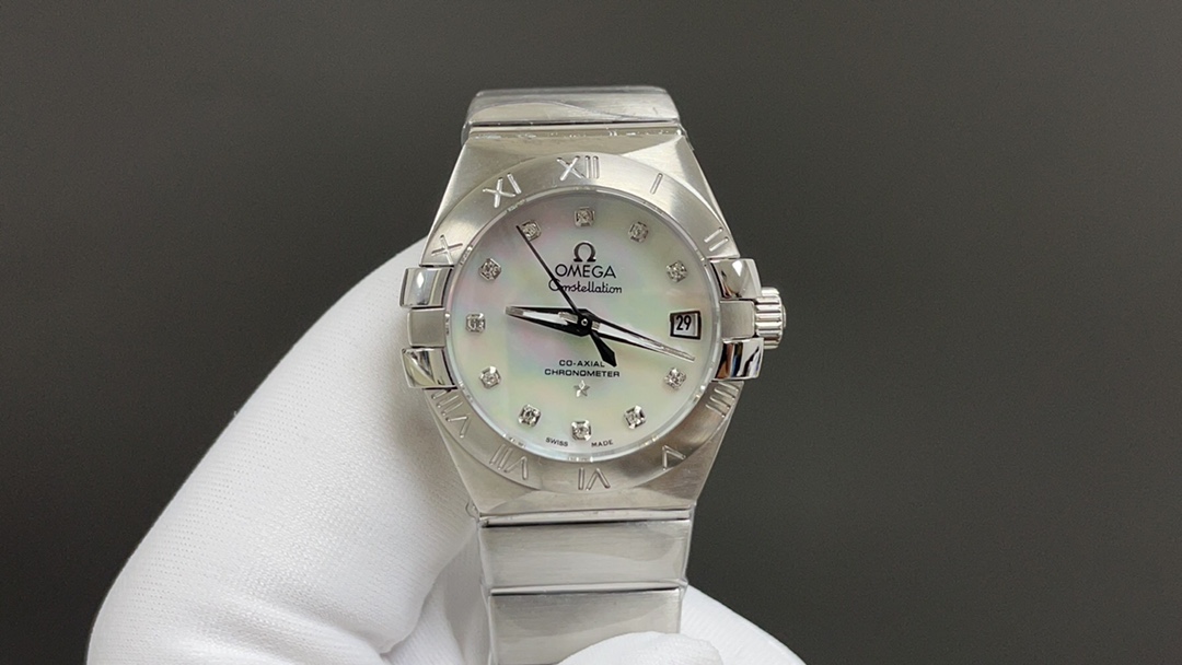 “Omega Constellation Series: Gold Drill 50.PLUMA Watch with 8520 Cores and Blue Mother-of-Pearl Dial”