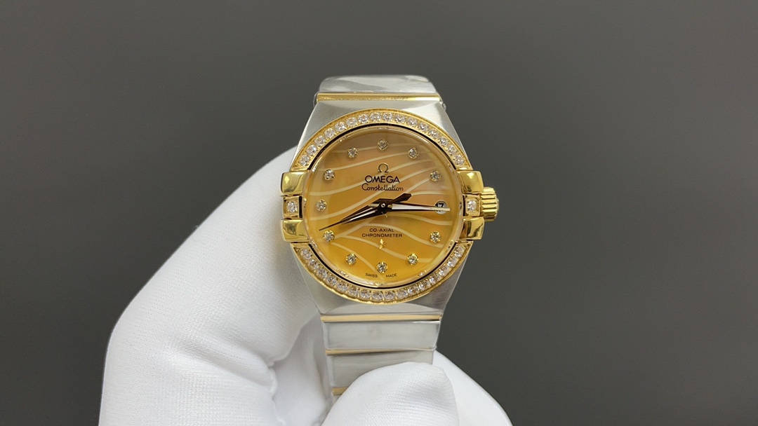 “Omega Constellation Series Watch Review: Gold P2185, Drill 50, Blue Mother-of-Pearl Dial” - 图片 3