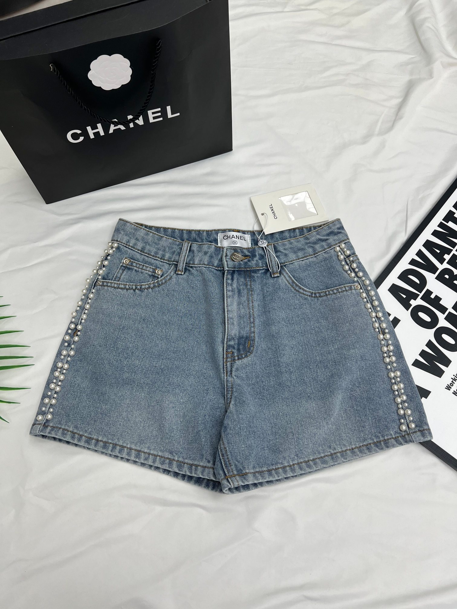 Chanel Ropa Pantalones cortos Azul Algodón bruto azul