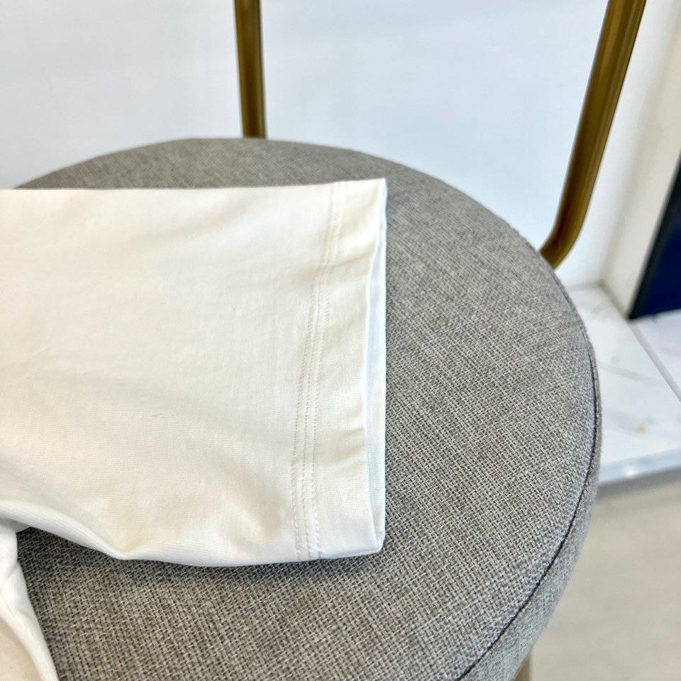 gucc古驰2024ss圆领短袖t恤双纱精梳棉面料以天然植物纤维提炼出来手感柔软穿着舒适完全不易有刺激皮