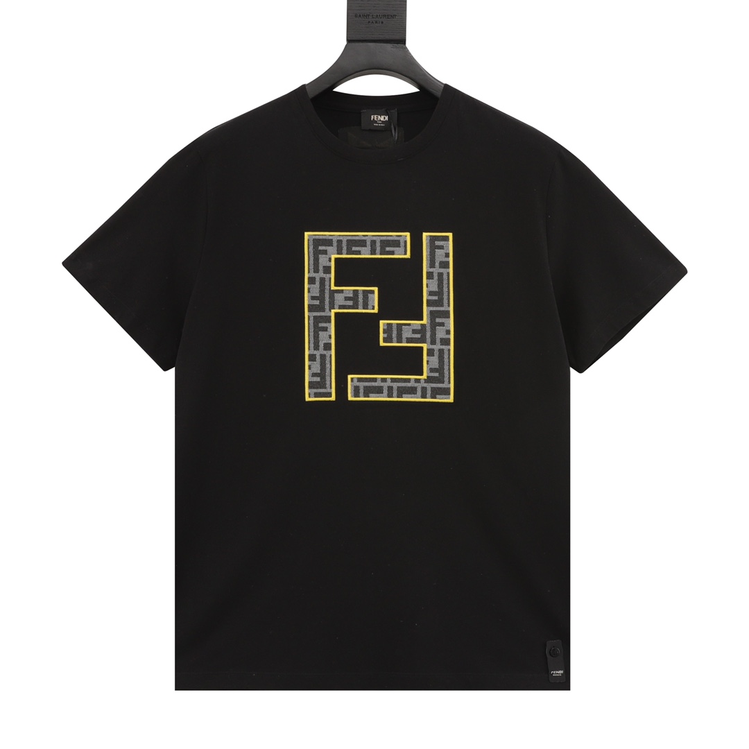 Fendi Ropa Camiseta La mejor réplica 1: 1
 Costura Universal para hombres y mujeres Resina Colección de verano Manga corta