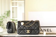 Chanel Classic Flap Bag Crossbody & Shoulder Bags Black Vintage Gold Cowhide Lambskin Sheepskin Spring/Summer Collection Chains