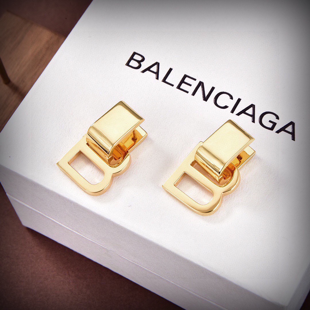 pjwsy❤️原单货????????新品 巴黎世家 Balenciaga 新款金色耳钉耳环????专柜一致黄铜材质电镀18k金 火爆款出货 设计独特 前卫 美女必备