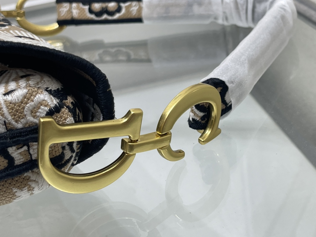Dior 刺绣【 saddle Oblique 限定款 】刺绣 蓝D大号尺寸：25 5 x 20 x 6