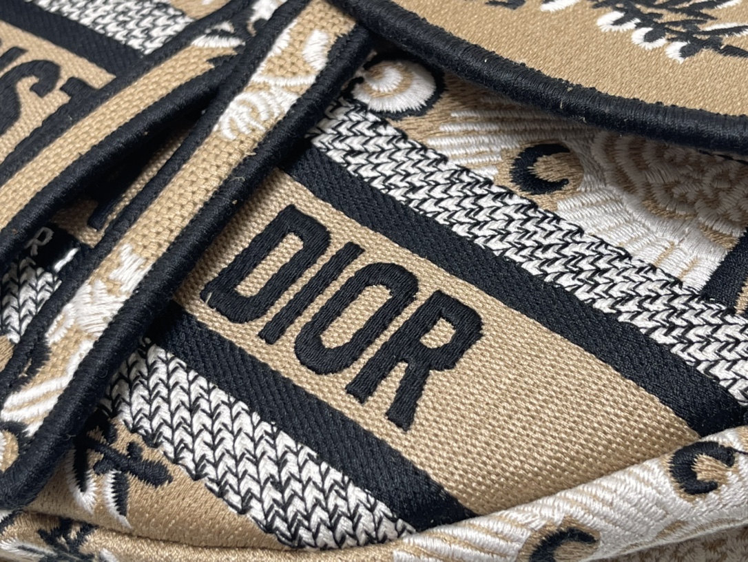 Dior 刺绣【 saddle Oblique 限定款 】刺绣 蓝D大号尺寸：25 5 x 20 x 6