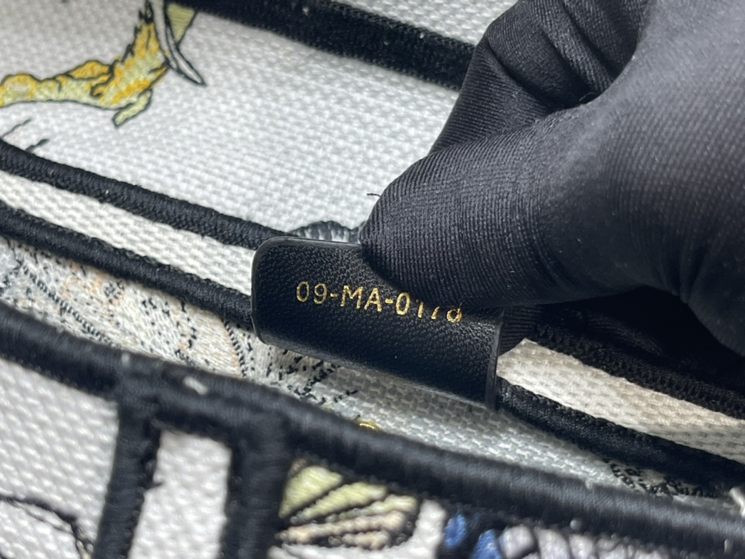 Dior 刺绣【 saddle Oblique 限定款 】刺绣 蓝D大号尺寸：25 5 x 20 x 6