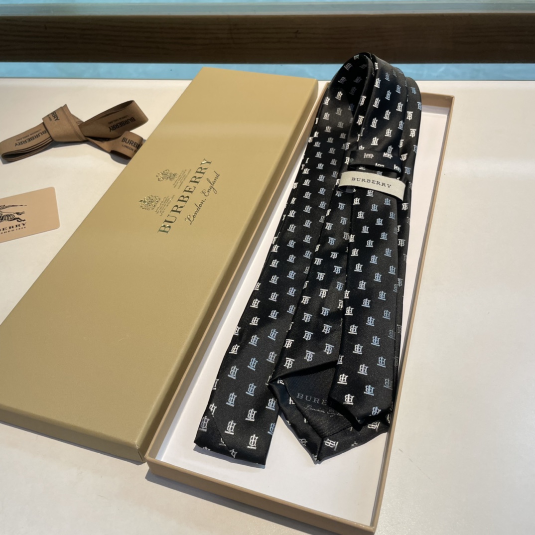 特价配包装B家专柜同步领带出货啦️️巴宝莉男士稀有展现精湛手工与时尚优雅的理想选择以最经典的巴巴格更显雅