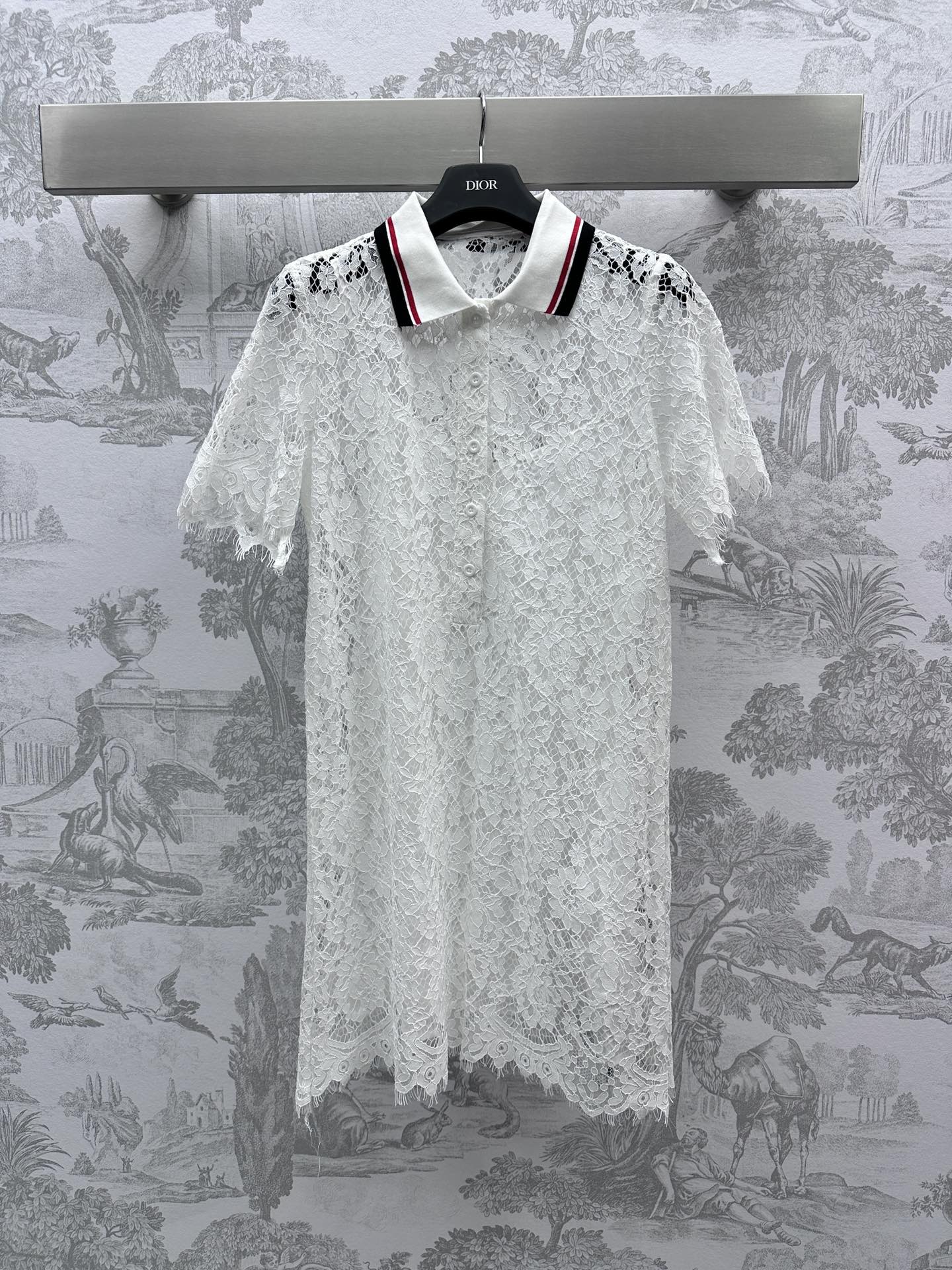 NO:696517,Gucc* new product launched. Water-soluble embroidered Polo skirt. Customized YB imported water-soluble embroidery material. Water-soluble hollowing process is used. Heavy work is time-consuming. Stripe contrasting thread neckline design and processing. Surface accessories development. Lapel dress tailoring. The upper body is fashionable and trendy. It is equipped with intimate lining to make the outfit more generous and decent. High version 2 colors, gucci, skirts,19860909Gucc*新品上架水溶绣花Polo裙定制YB进口水溶绣花材质 沿用水溶镂空处理 重工耗时 条纹撞色螺纹领口设计处理 面辅料开发 翻领连衣裙剪裁 上身时髦洋气 潮流十足 设有贴心内衬 让穿搭更为大方得体   高版本2色,,gucci,skirts,,Women's clothing