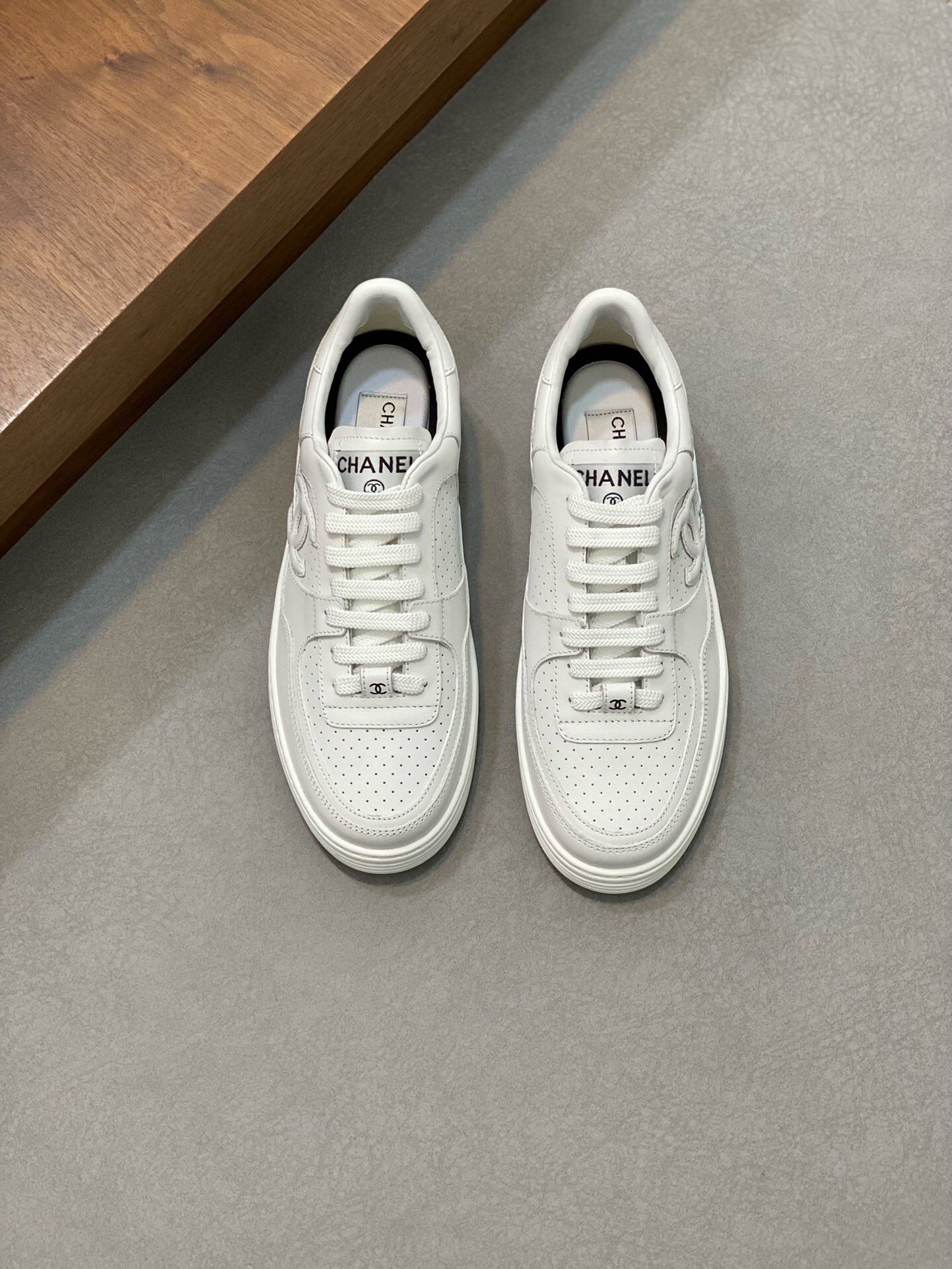 NO:218473,Brand CHANEL original color matching Number of codes 39-44 Custom made 38.45 Price Material Chanel New Chanel Super popular sports shoes Classic continuation Imported cowhide   breathable net Original development, original materials, original practice Original two-color bottom Good rebounding, Chanel sports shoes, chanel, chanel, sneakers, cowhide19860909品牌CHANEL 颜色原版配色 码数39-44定做38.45 价格 材质Chanel 新款 香奈儿 超爆款 运动鞋  经典延续 进口牛皮 透气网里 原版开发,原版材料,原版做法 原版双色底 回弹力好,香奈儿 运动鞋,chanel,chanel,sneakers,cowhide,Men's shoes