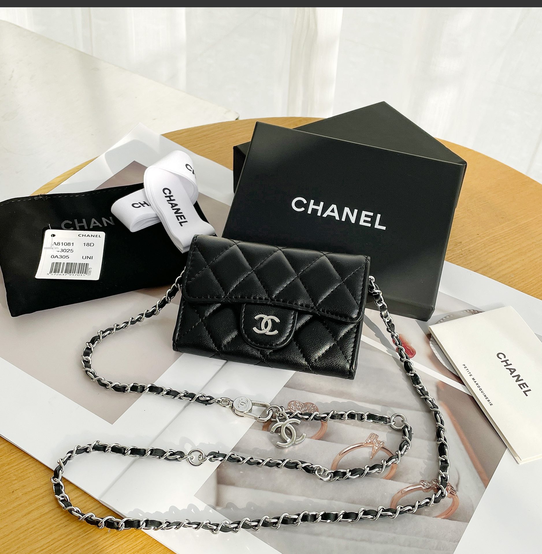 NO:184490,Authentic Xiangjia Super MINI waist bag chain bag, size is about 7×10.5×2.5. It is almost the size of a card bag, it feels very meridian, it is a very cute and fashionable item. A81081 0 J, Chanel wallet, chanel, chanel, wallets19860909正品级 香家超MINI腰包链条小包,尺寸大概7×10.5×2.5.差不多就一个卡包的大小,很中古的感觉,是一个非常可爱也很时尚的单品哦 A81081 0 J,香奈儿钱包,chanel,chanel,wallets,Bag