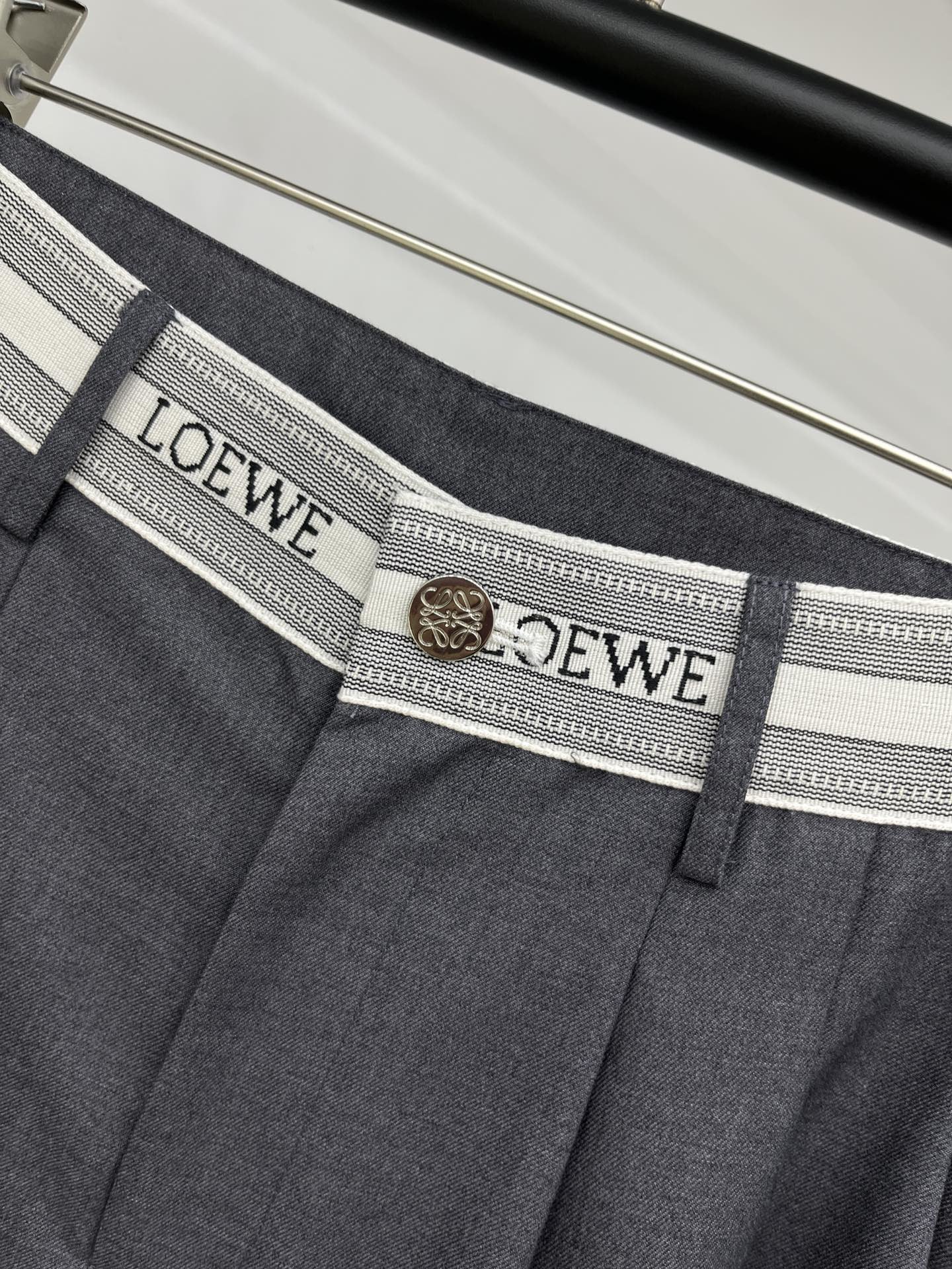 4/爆款现货原单品质Loew*2024新款撞色腰头西裤极具设计感的一款百搭休闲裤大长腿收割高定面料垂感度