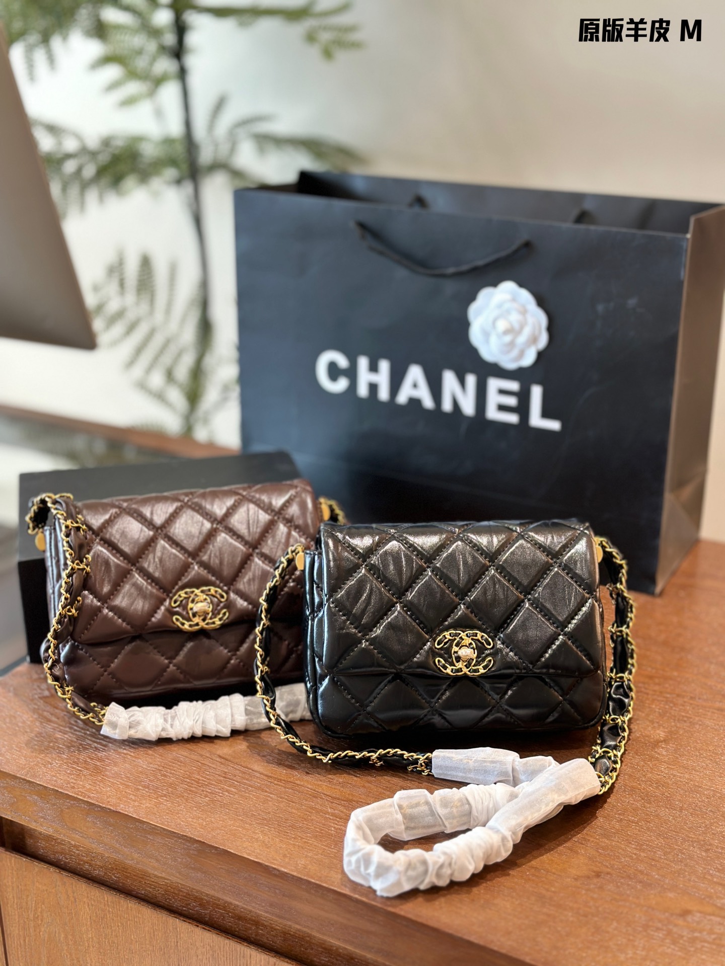 Chanel Crossbody & Shoulder Bags Cowhide Vintage Chains