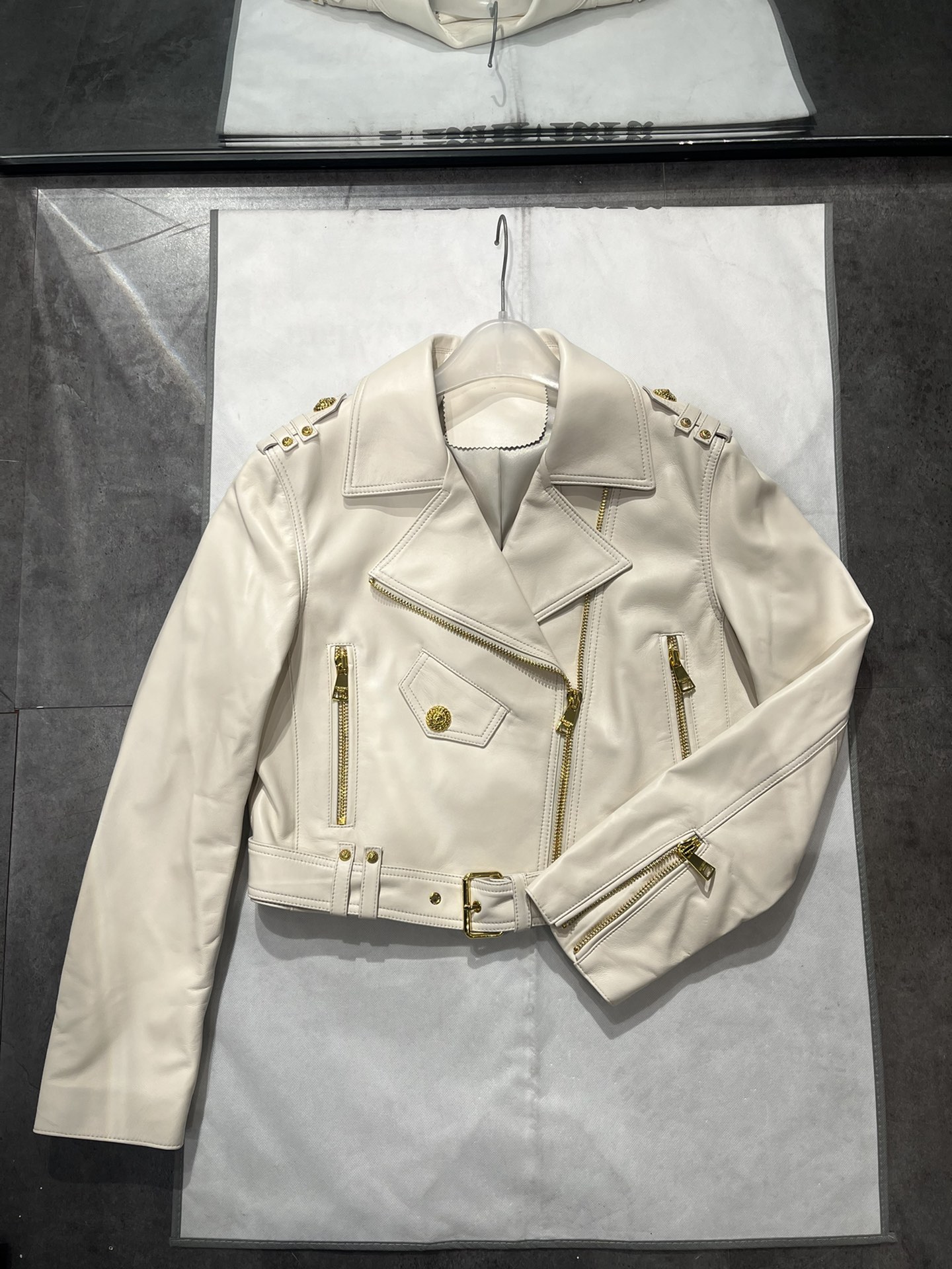 NO:721724,Size S- Xxl, loose motorcycle, very good texture, Balmain-clothing, balmain,19860909尺寸S- Xxl,宽松小机车,质感非常好,巴尔曼-服装,balmain,,Women's clothing