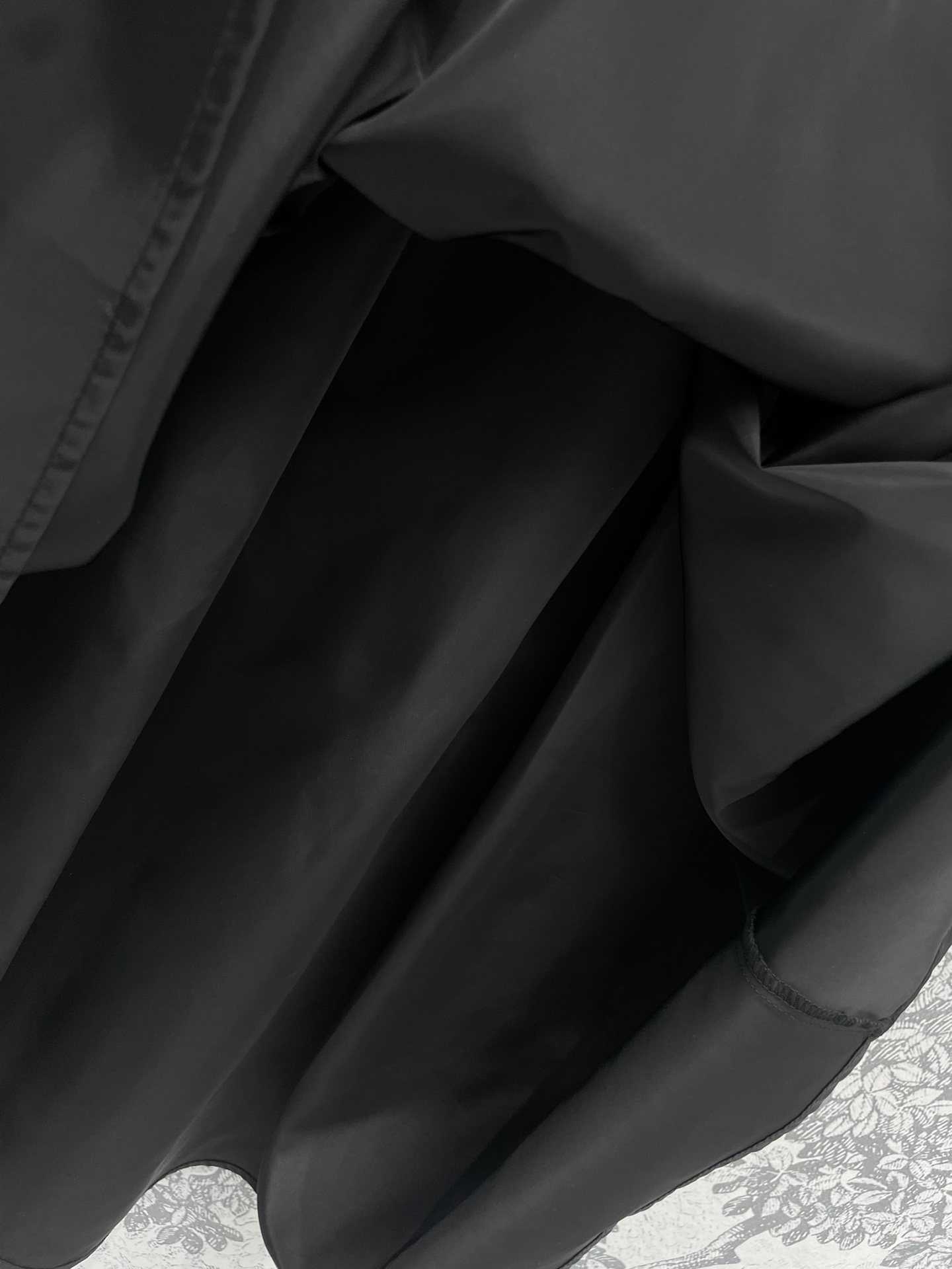 P家24春夏三角标装饰黑色背心连衣裙酷帅感小黑裙可甜可酷有点黑暗风有个性又不会挑人日常非常适合下半身拼接