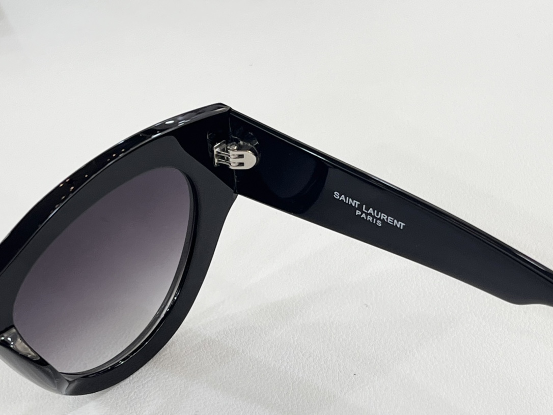  SAINT LAURENT 
MODSL506
Size51-18-145
