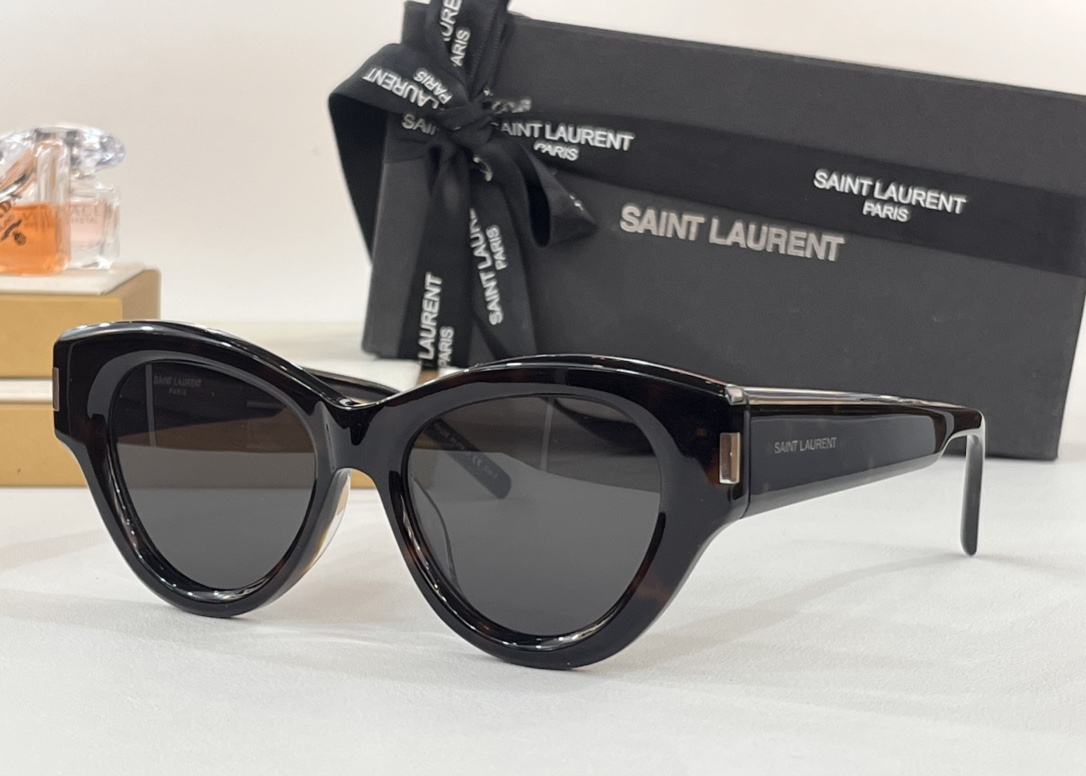  SAINT LAURENT 
MODSL506
Size51-18-145
