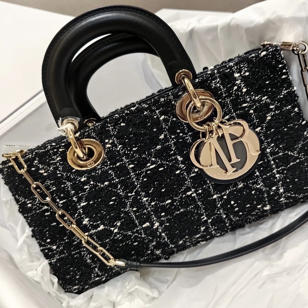New material: tweed. Ready stock Dior new product debut