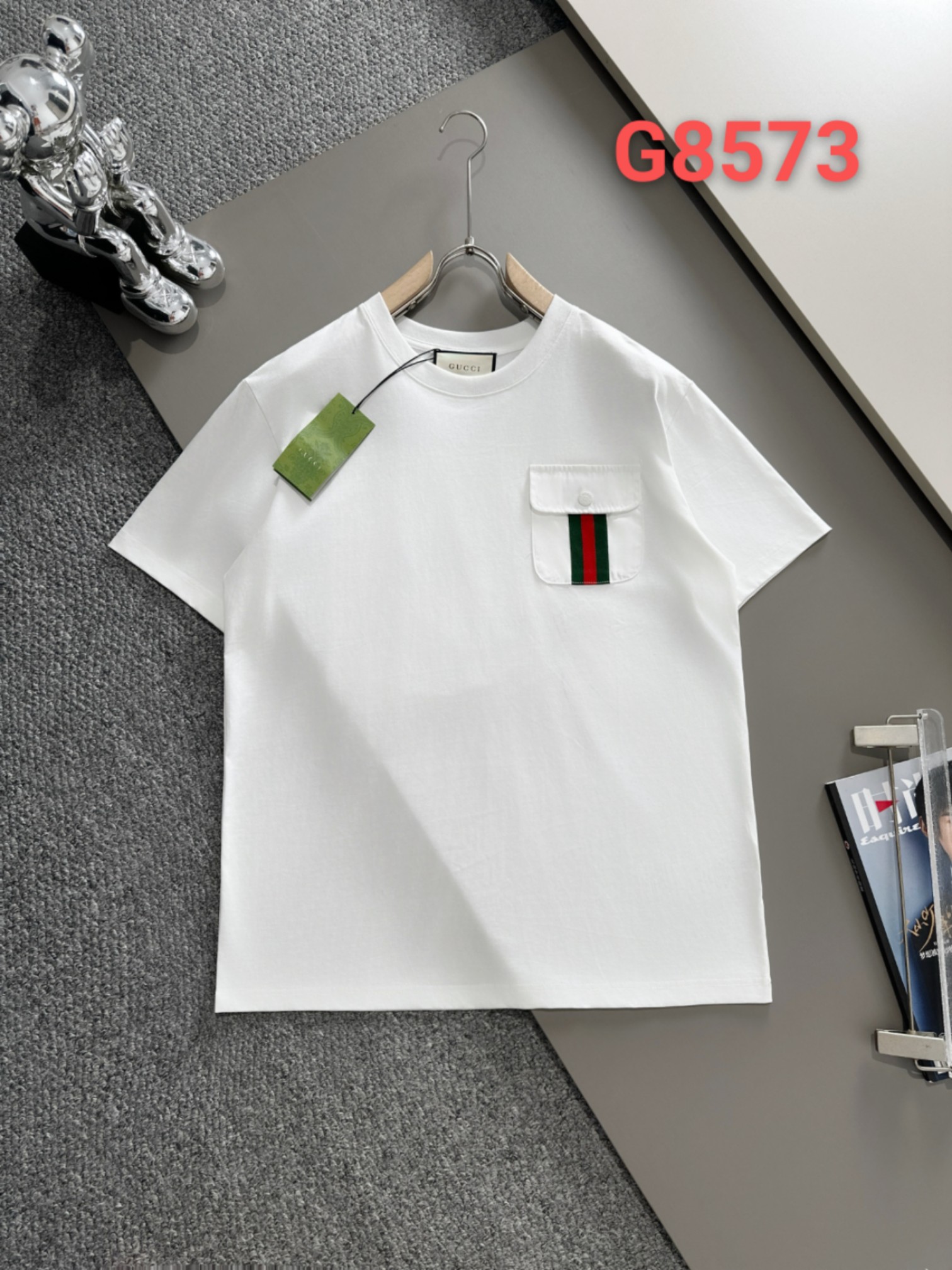 Gucci gu24ss nueva primavera/verano, camiseta de manga corta con cinta en el bolsillo y logo de malla en la espalda, ve…
