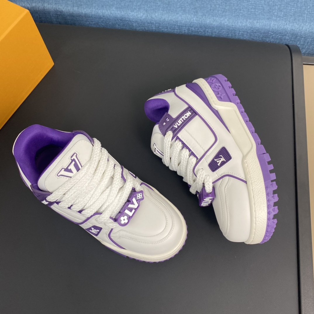 【L家】顶级版P:440💰 ▪️size: 女款35-40男款39-44(女40.男38.45.46定做)
2024春夏走秀款 胖丁Trainer 面包鞋 滑板鞋 休闲 情侣款 运动鞋 DIY串珠
Louis vuitton 路易威登2023年男装春夏走秀款,这双“变胖”了的Trainer好受瞩目!立体饱满的彩色鞋身,搭配鞋带上的撞色字母和Logo,整只鞋看起来好像橡皮泥捏的一样,在潮酷之间充满了童心
配送专柜精美包装🛍📦
▪️面料: 原版定制进口头层牛皮
▪️内里: 原版定制透气网里
▪️大底: 原版开模TPU组合大底
▪️底厚: 3.5CM