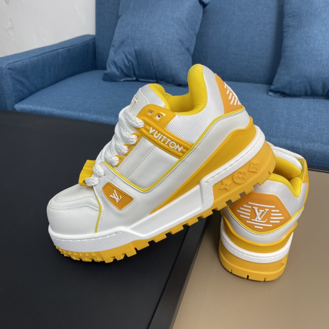 【L家】顶级版P:440💰 ▪️size: 女款35-40男款39-44(女40.男38.45.46定做)
2024春夏走秀款 胖丁Trainer 面包鞋 滑板鞋 休闲 情侣款 运动鞋 DIY串珠
Louis vuitton 路易威登2023年男装春夏走秀款,这双“变胖”了的Trainer好受瞩目!立体饱满的彩色鞋身,搭配鞋带上的撞色字母和Logo,整只鞋看起来好像橡皮泥捏的一样,在潮酷之间充满了童心
配送专柜精美包装🛍📦
▪️面料: 原版定制进口头层牛皮
▪️内里: 原版定制透气网里
▪️大底: 原版开模TPU组合大底
▪️底厚: 3.5CM