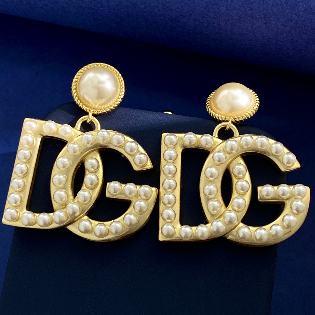 大号DG92中号DG92小号DG92D&G杜嘉班纳欧美时尚复古金属质感半圆形吊DG字母珍珠耳钉黄铜材料镀
