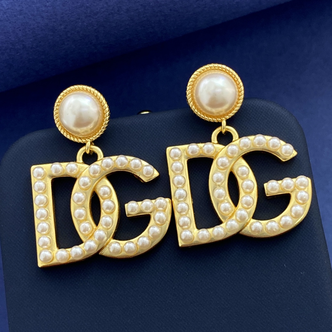 大号DG92中号DG92小号DG92D&G杜嘉班纳欧美时尚复古金属质感半圆形吊DG字母珍珠耳钉黄铜材料镀