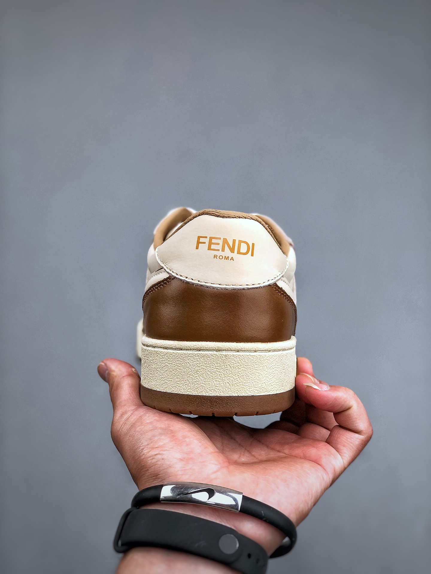 380 FENDI Match sneaters 芬迪皮革低帮时尚运动板鞋