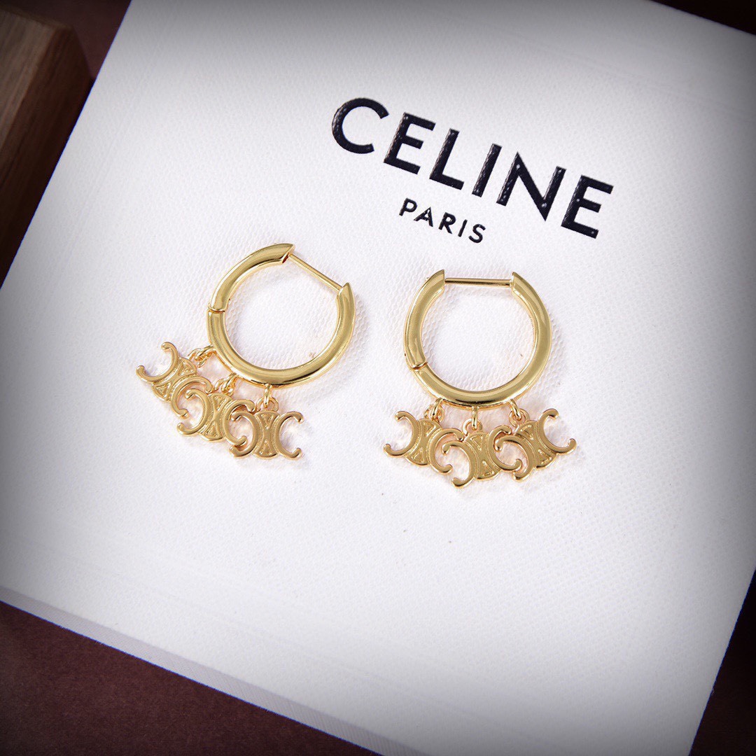 pA00 Celine 新款耳钉与众不同的设计 个性十足 颠覆你对传统耳环的印象 使其魅力爆灯