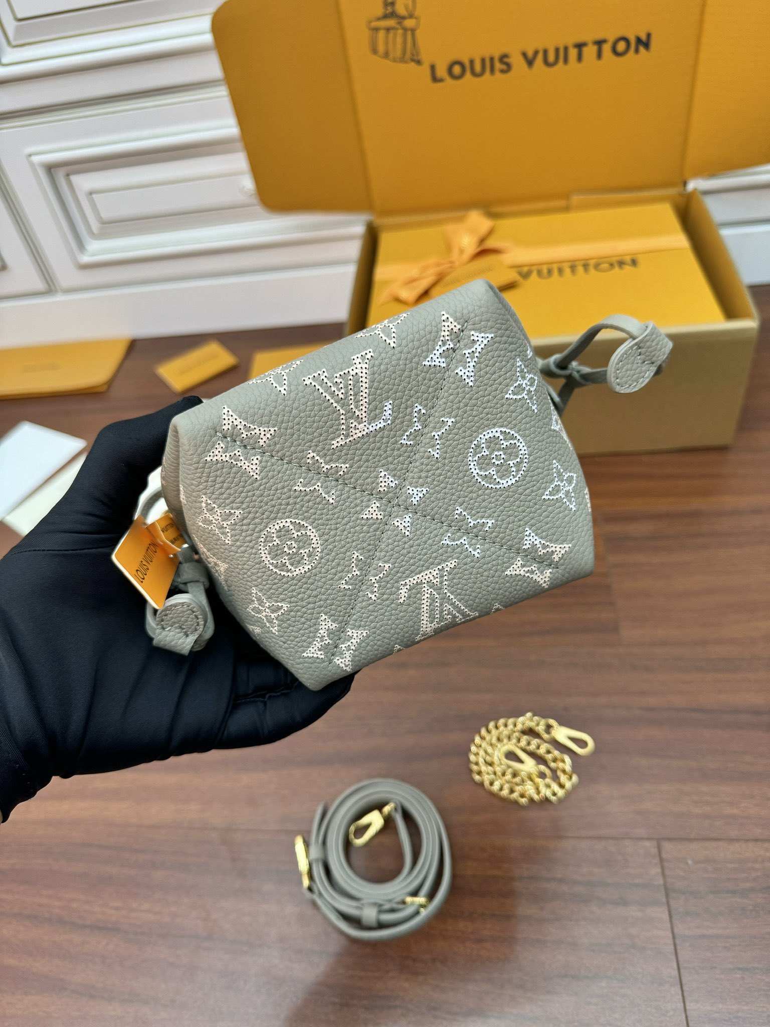 独家首发型号M82731迷你特正版动态码品质提升专柜同步动态电子芯片礼品袋保护纸铜版电子标签合格证皮料是
