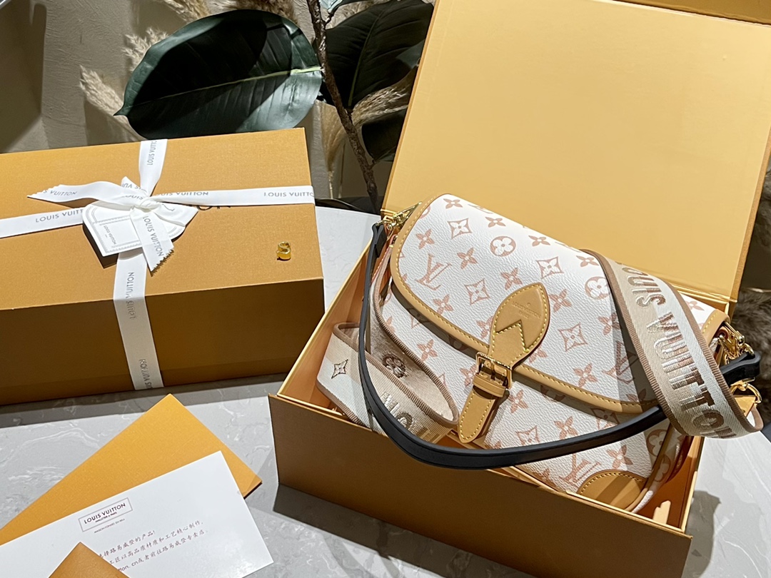 Louis Vuitton Handbags Crossbody & Shoulder Bags Messenger Bags Vintage Baguette