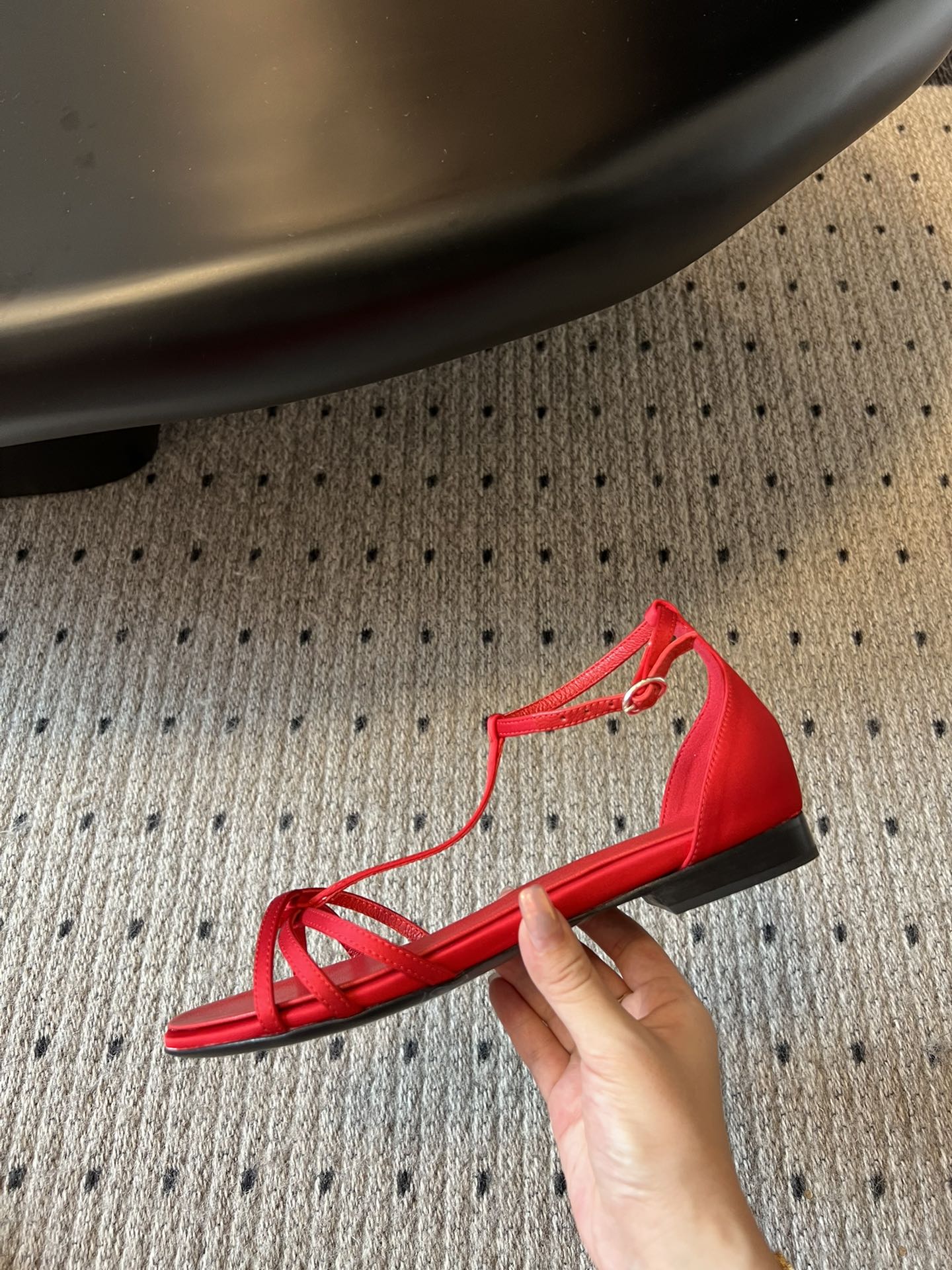 
COTEMP·24/ 春夏绝美凉鞋

Regalo细带凉鞋 这个品牌的鞋真的很难不爱
超精致百搭 夏季