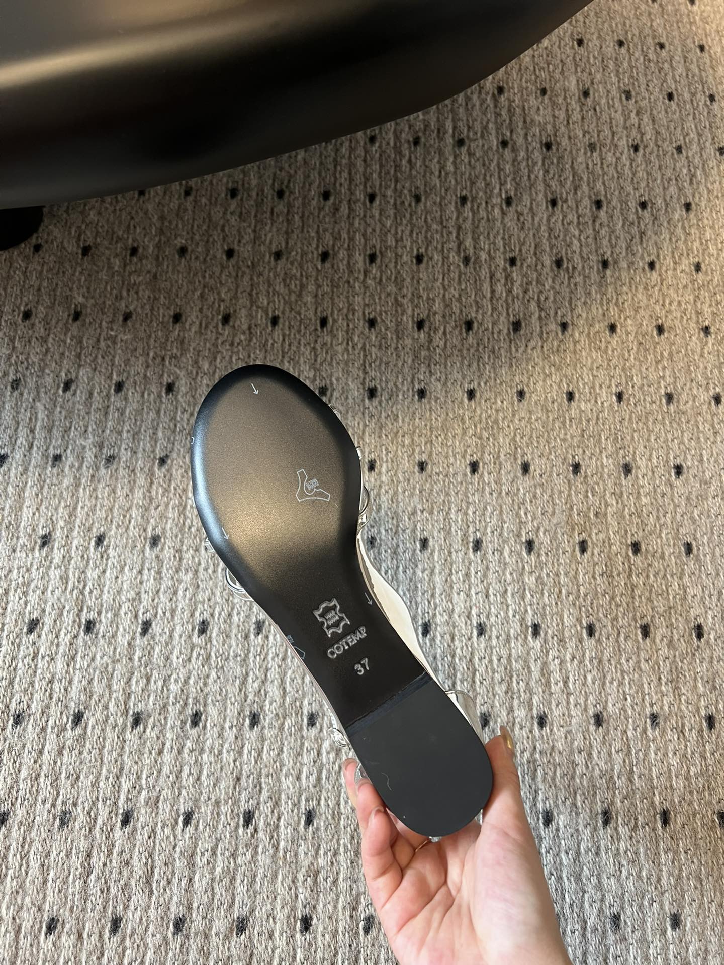 
COTEMP·24/ 春夏绝美凉鞋

Regalo细带凉鞋 这个品牌的鞋真的很难不爱
超精致百搭 夏季