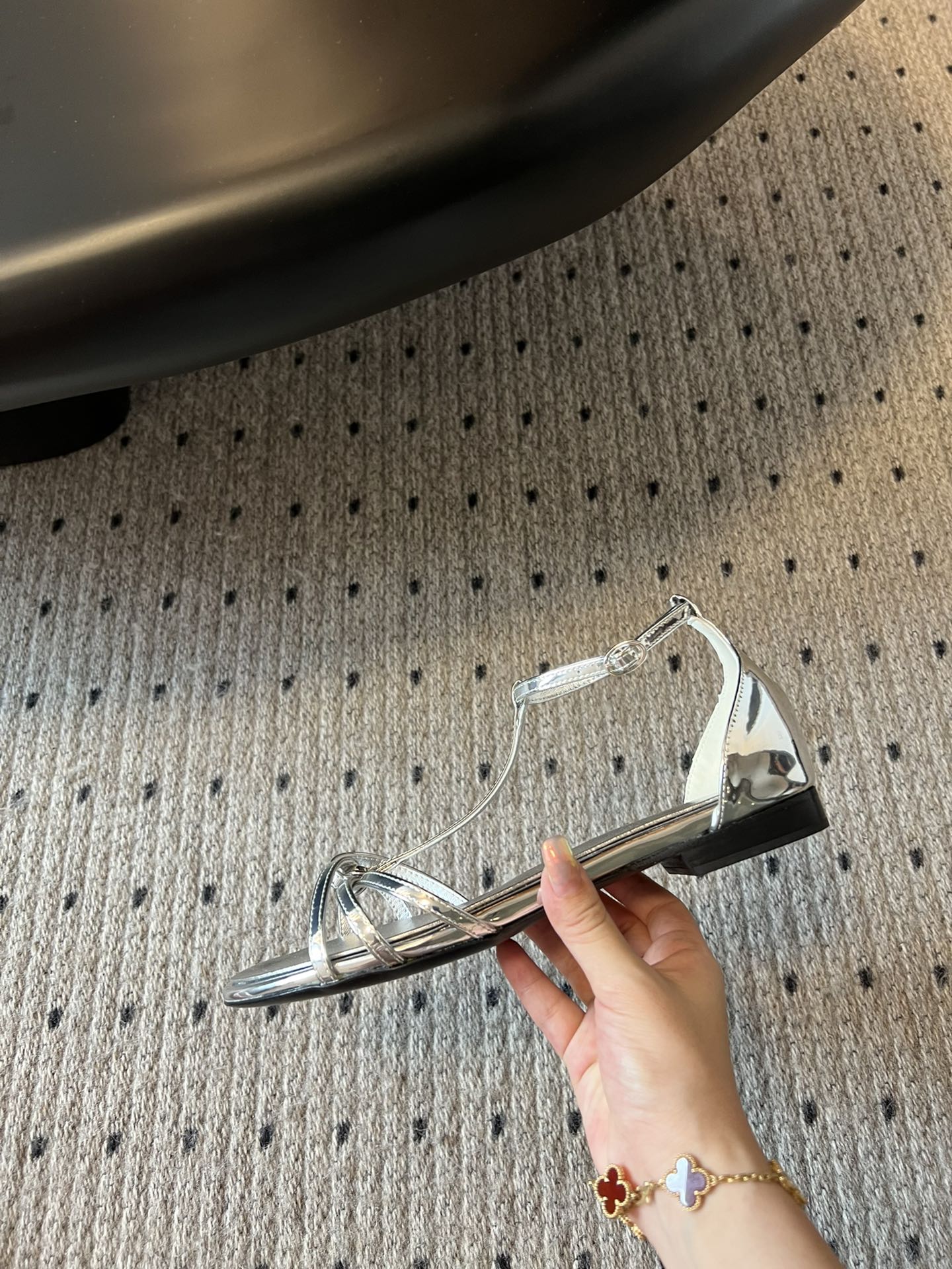 
COTEMP·24/ 春夏绝美凉鞋

Regalo细带凉鞋 这个品牌的鞋真的很难不爱
超精致百搭 夏季