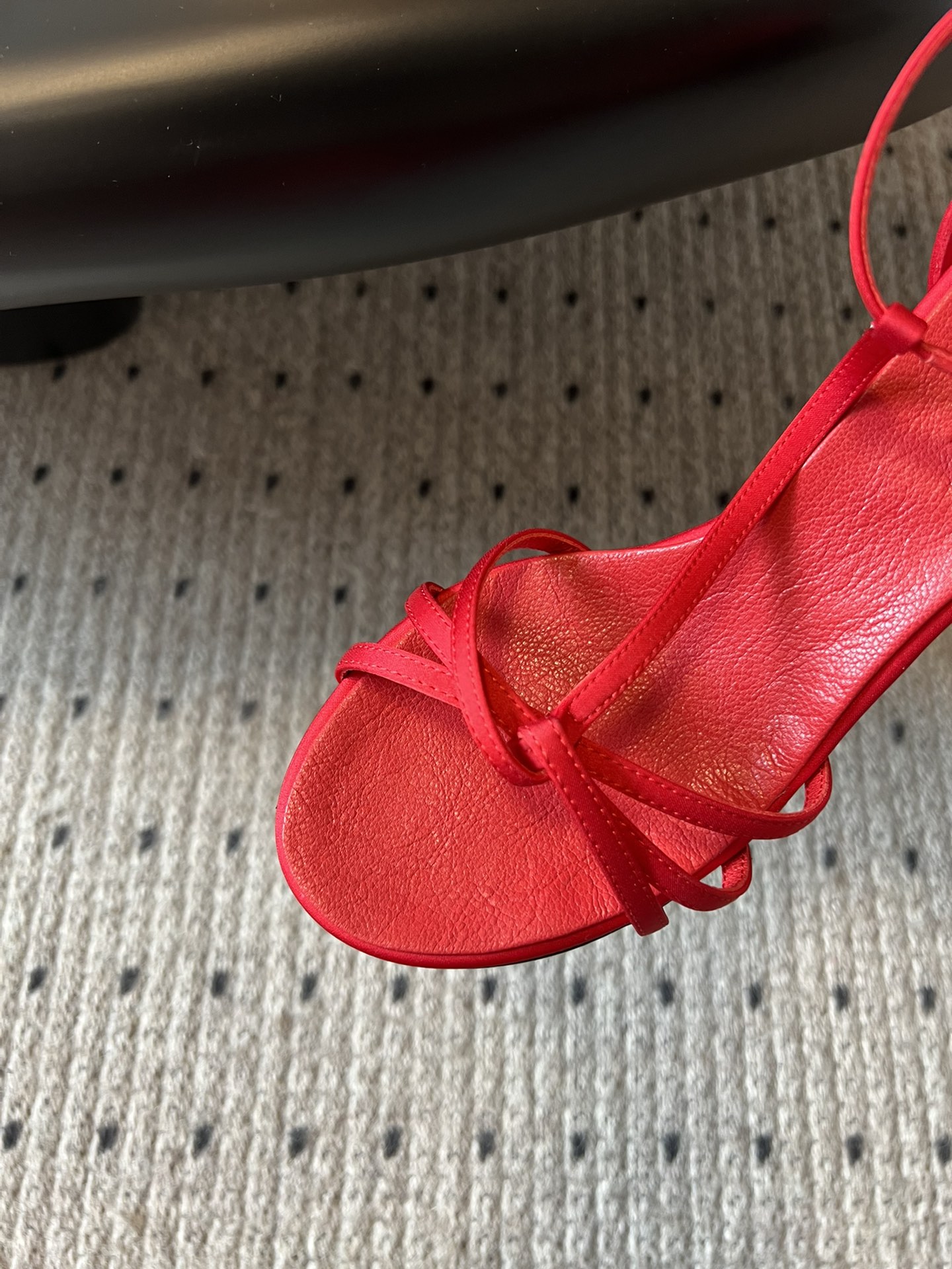 
COTEMP·24/ 春夏绝美凉鞋

Regalo细带凉鞋 这个品牌的鞋真的很难不爱
超精致百搭 夏季
