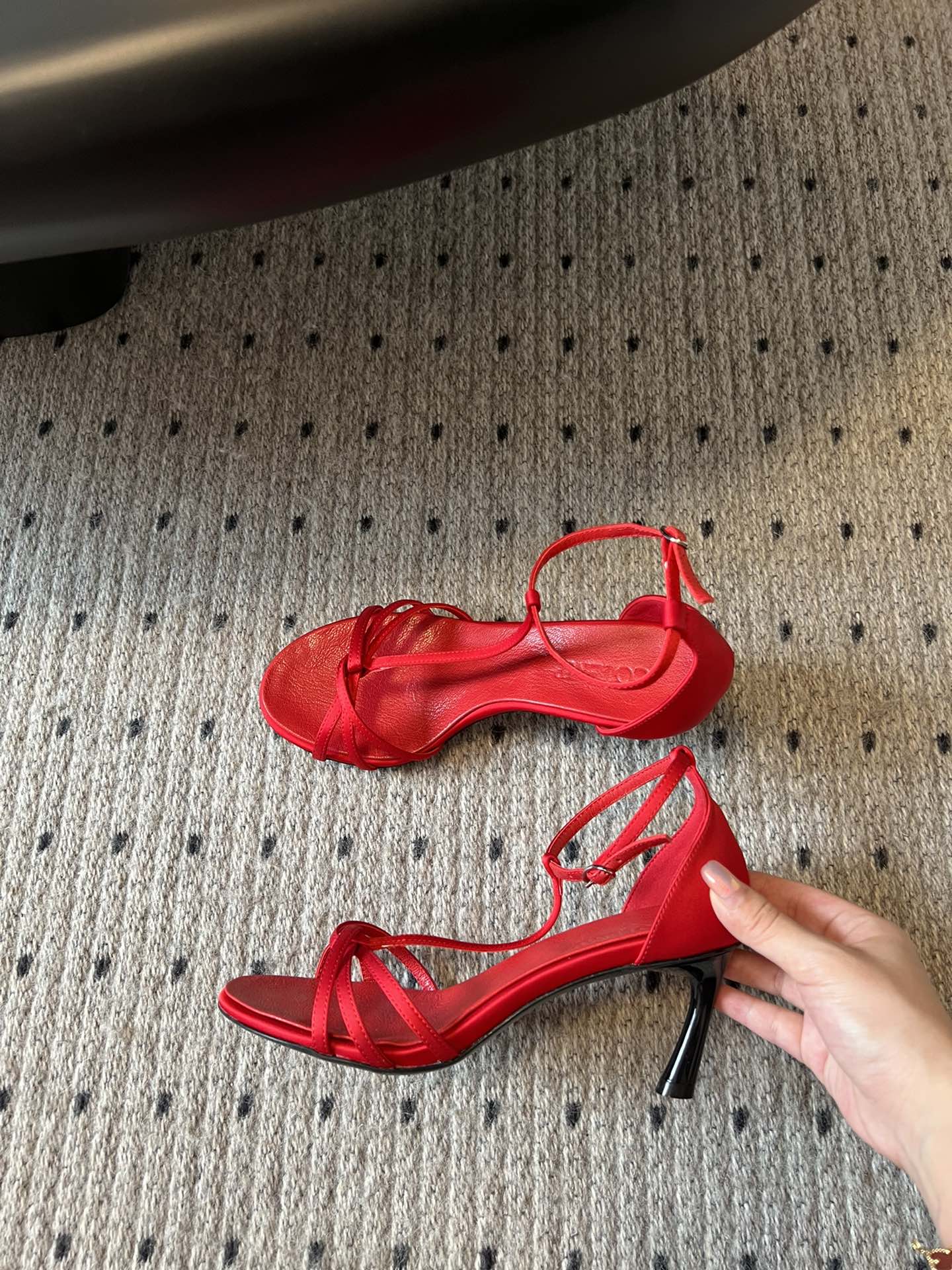 
COTEMP·24/ 春夏绝美凉鞋

Regalo细带凉鞋 这个品牌的鞋真的很难不爱
超精致百搭 夏季