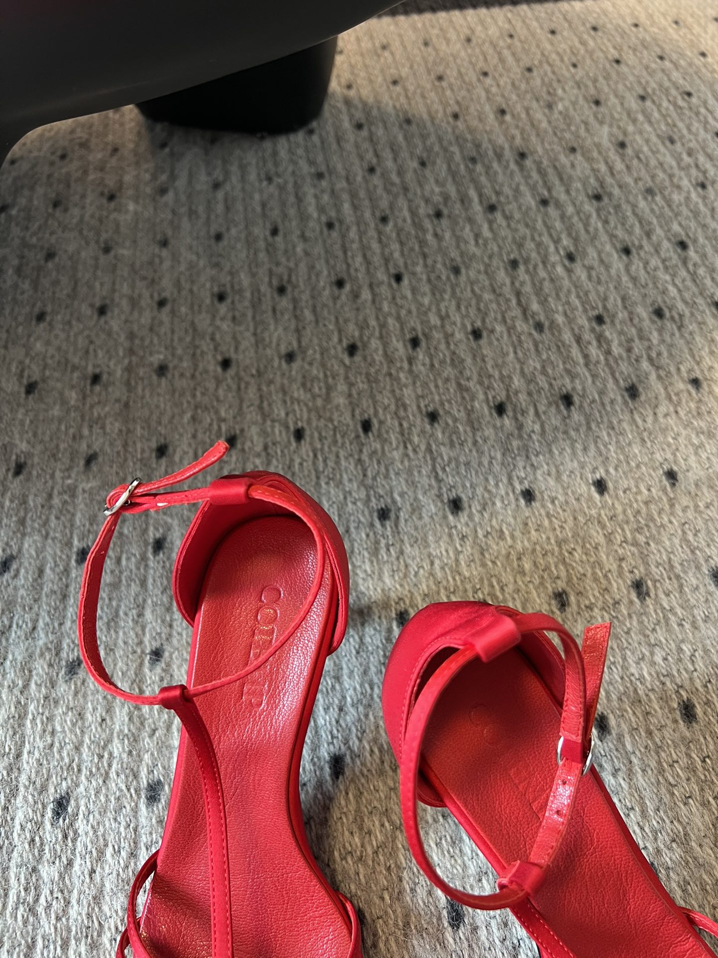 
COTEMP·24/ 春夏绝美凉鞋

Regalo细带凉鞋 这个品牌的鞋真的很难不爱
超精致百搭 夏季