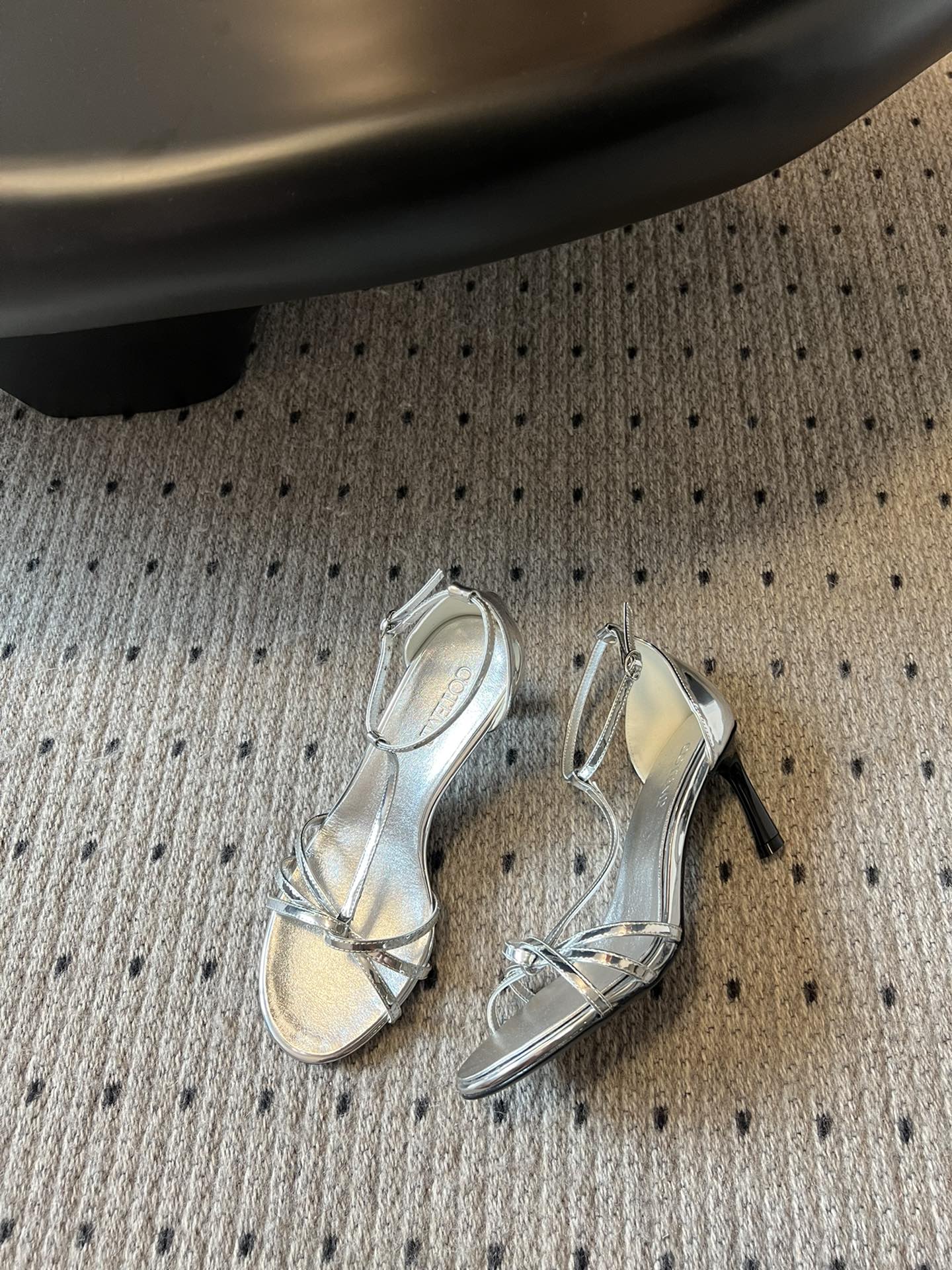 
COTEMP·24/ 春夏绝美凉鞋

Regalo细带凉鞋 这个品牌的鞋真的很难不爱
超精致百搭 夏季