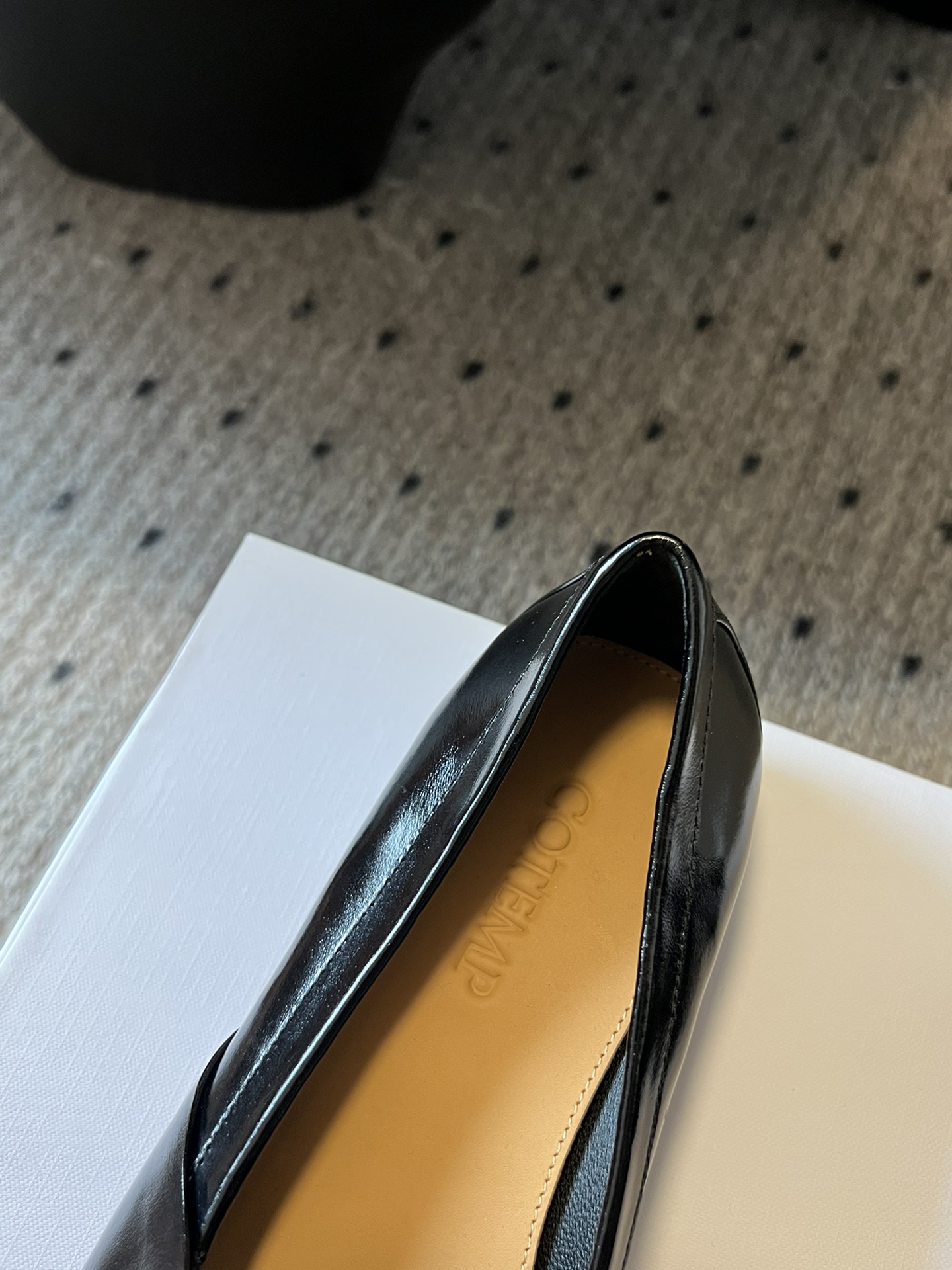 
Cotem/新款时髦乐福鞋 BahatiLoafer

延续恒久的古典与舒适，独特的细窄圆头鞋型为鞋体