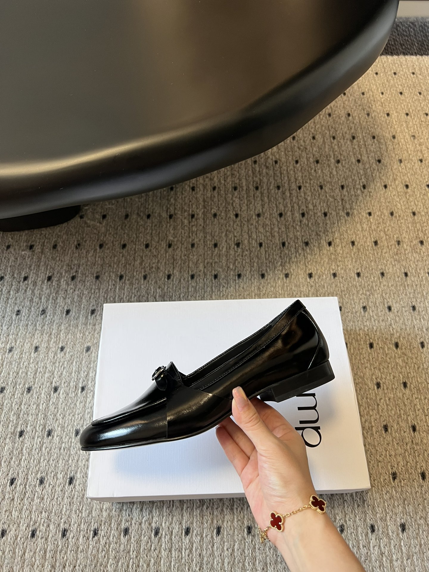 
Cotem/新款时髦乐福鞋 BahatiLoafer

延续恒久的古典与舒适，独特的细窄圆头鞋型为鞋体