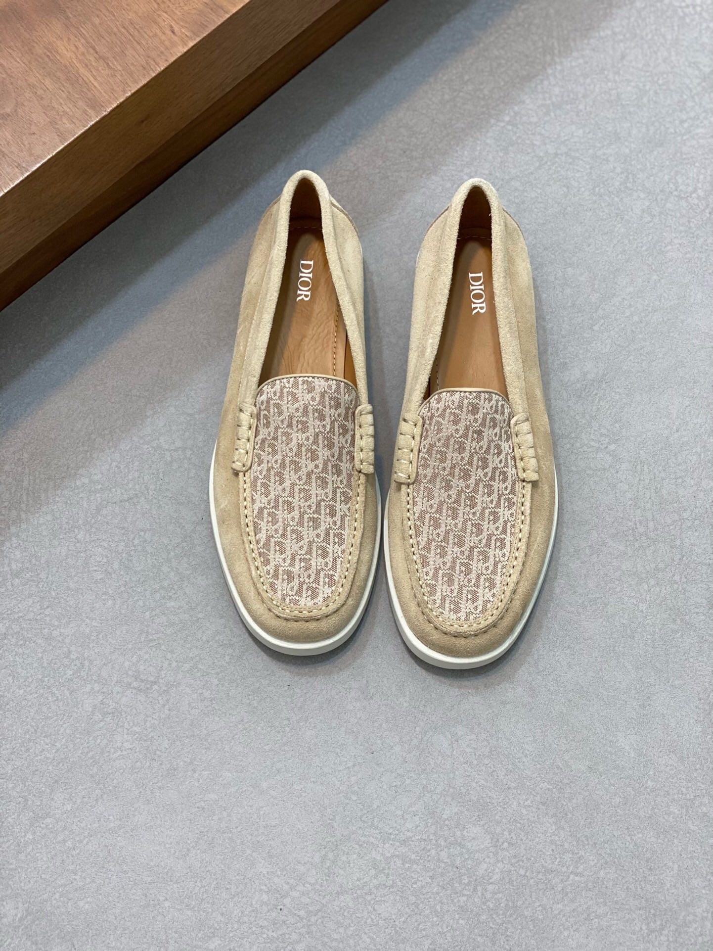 NO:217225,Brand Dior color original color matching number 39-44 customized 38.45.46 Price Material Dior casual footwear shoes The same style of the counter is preferred cowhide head layer cowhide inner cowhide footpad style atmospheric footwear, perfect flow line, high quality workmanship 1:1 accurate reproduction, pure handmade to create a comfortable wearing experience Original rubber outsole, Dior casual shoes, dior, dior, cowhide19860909品牌Dior 颜色原版配色 码数39-44订做38.45.46 价格 材质迪奥休闲套脚鞋 专柜同款优选牛皮头层牛皮内里牛皮垫脚版型大气上脚超有气质完美的流线高品质做工1:1精准复刻 纯手工打造舒适的穿着体验原版橡胶大底,Dior休闲鞋,dior,dior,cowhide,Men's shoes