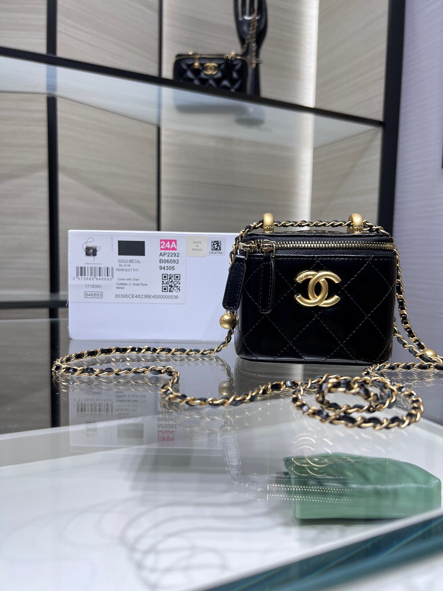 NO:180974,Ohanel 24c new style handicraftshop oil wax cowhide built-in mirror full leather lining double gold ball chain draw box bag retro chain crossbody shoulder bag box bag chain draw length AY size 10X7X9, CHANEL, chanel, shoulder bags, cowhide19860909Ohanel 24c新款 手工坊 油蜡牛皮 内置镜子 全皮内里 双金球 抽链盒子包复古链条斜挎单肩包 箱子包链条可抽长短AY 尺寸10X7X9,CHANEL,chanel,shoulder bags,cowhide,Bag
