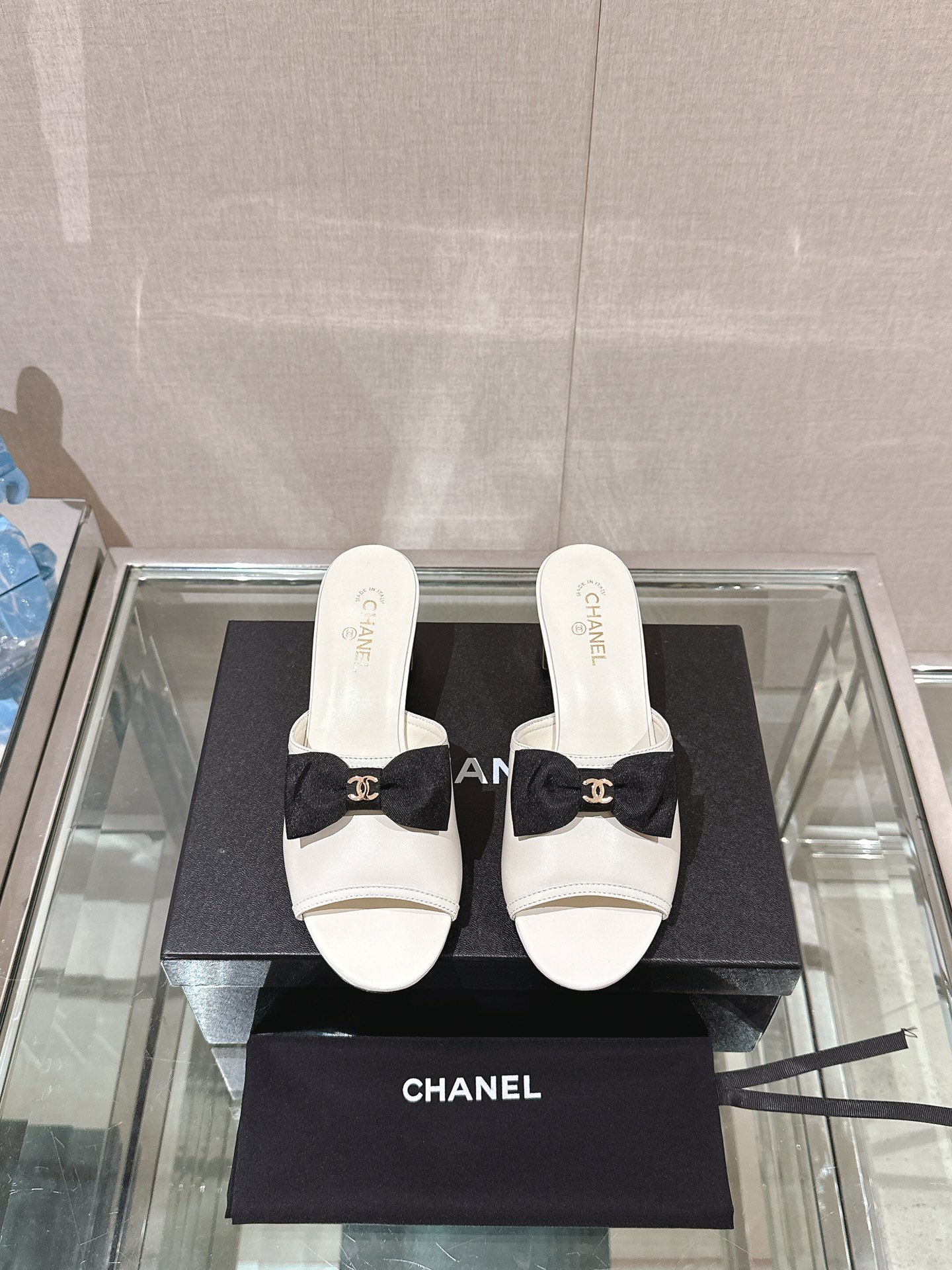 Chanel 24Ss夏季新款CHANE*小香蝴蝶结金属粗跟一字凉拖鞋